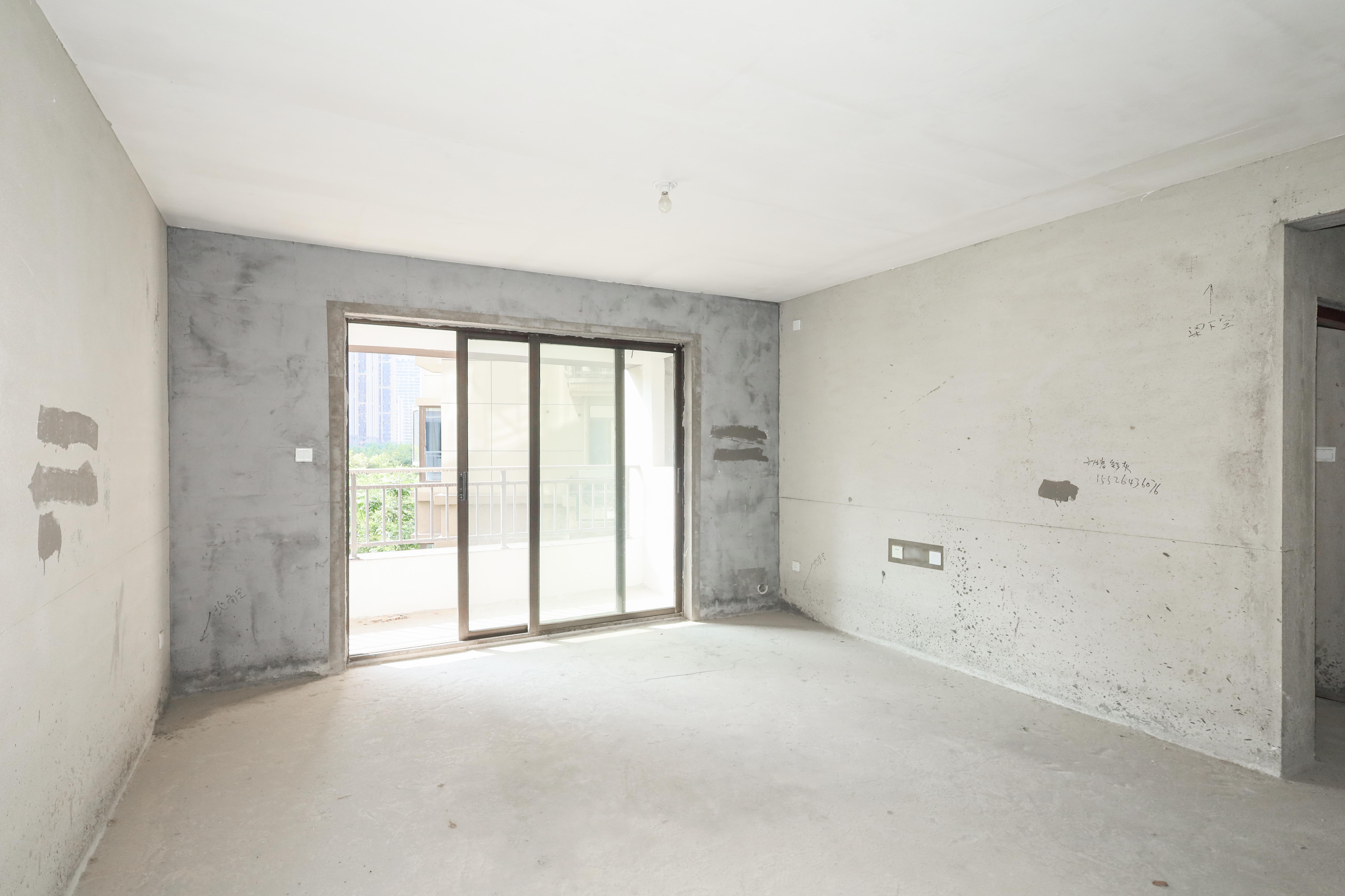 中国铁建梅溪青秀三期  4室2厅2卫   229.00万客厅