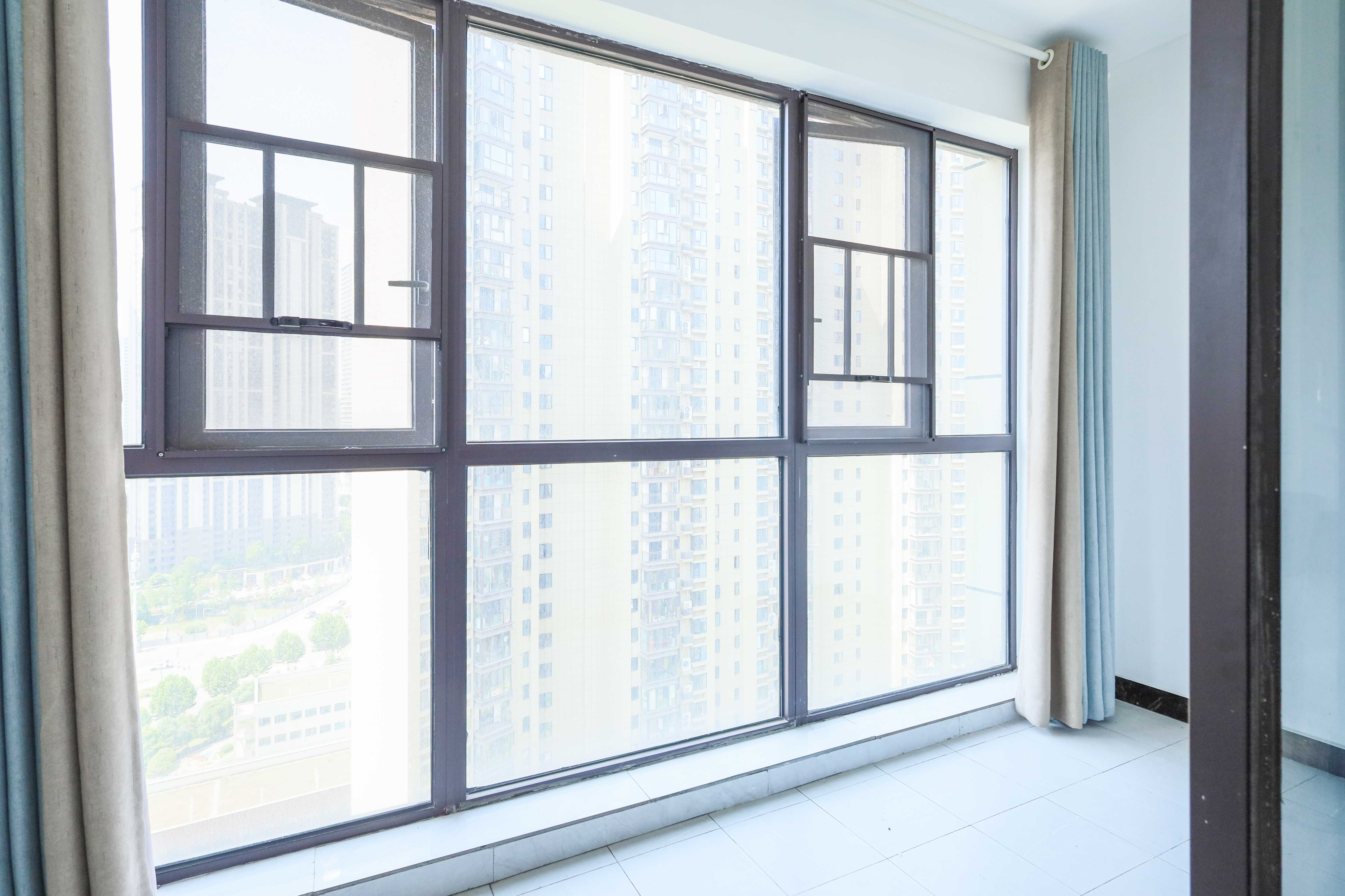 中国铁建梅溪青秀三期  3室2厅2卫   162.00万阳台