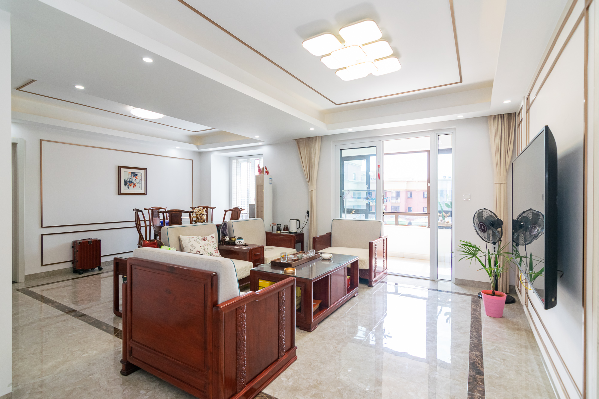 新城国际花都 3室2厅2卫 84.0万 新城国际花都 3室2厅2卫 84.0万客厅