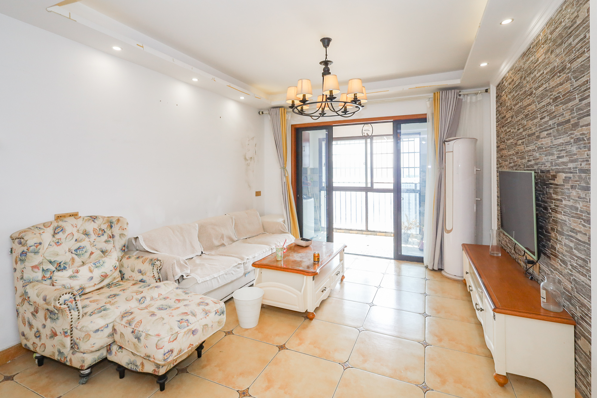 光明E城  3室2厅1卫    115.0万客厅