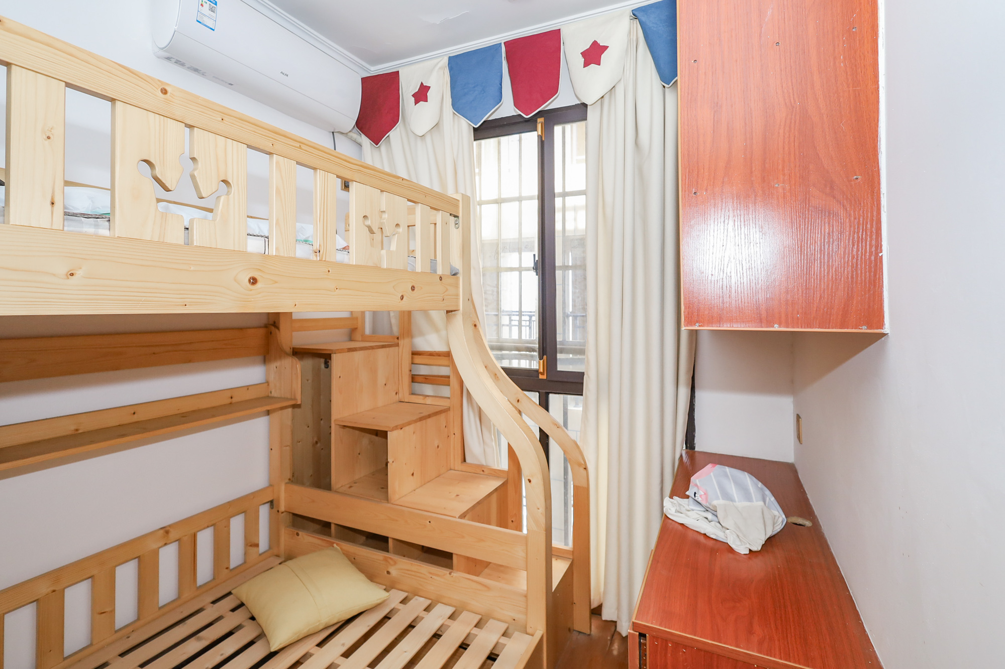 光明E城  3室2厅1卫    115.0万卧室