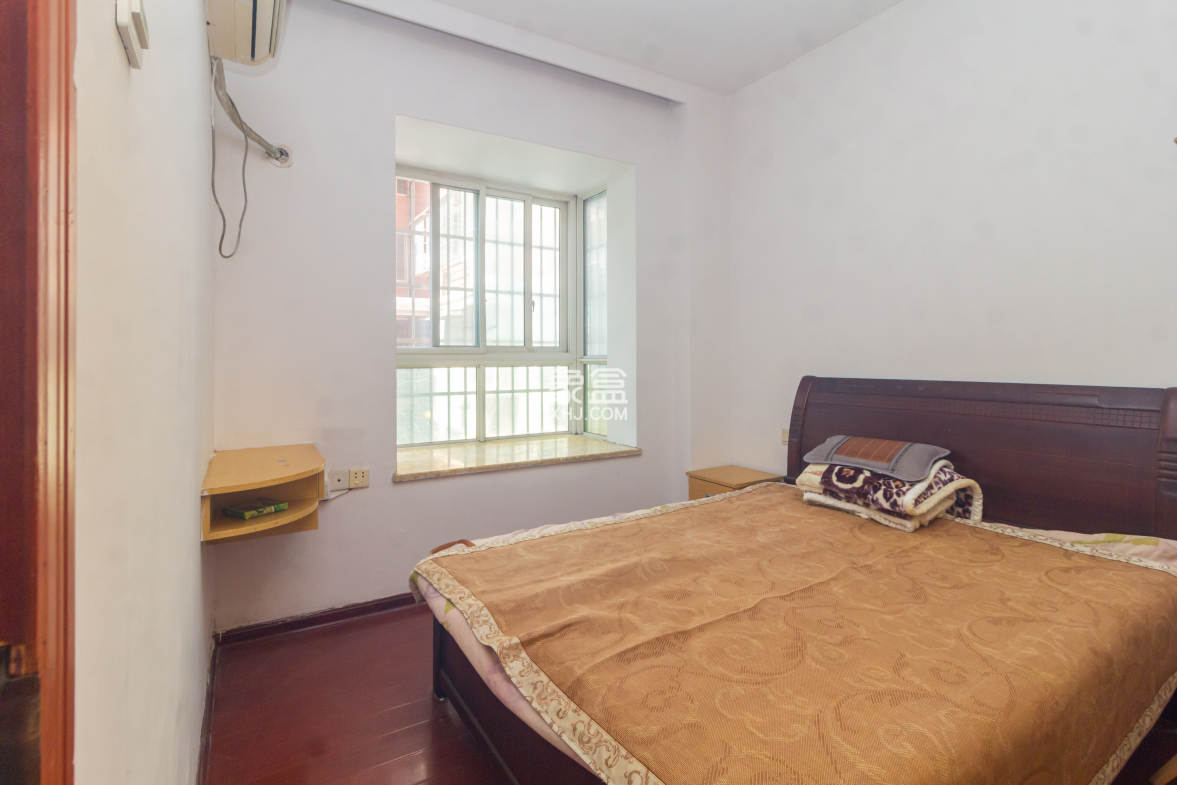 东城名苑 2室2厅1卫 39.8万 东城名苑 2室2厅1卫 39.8万卧室