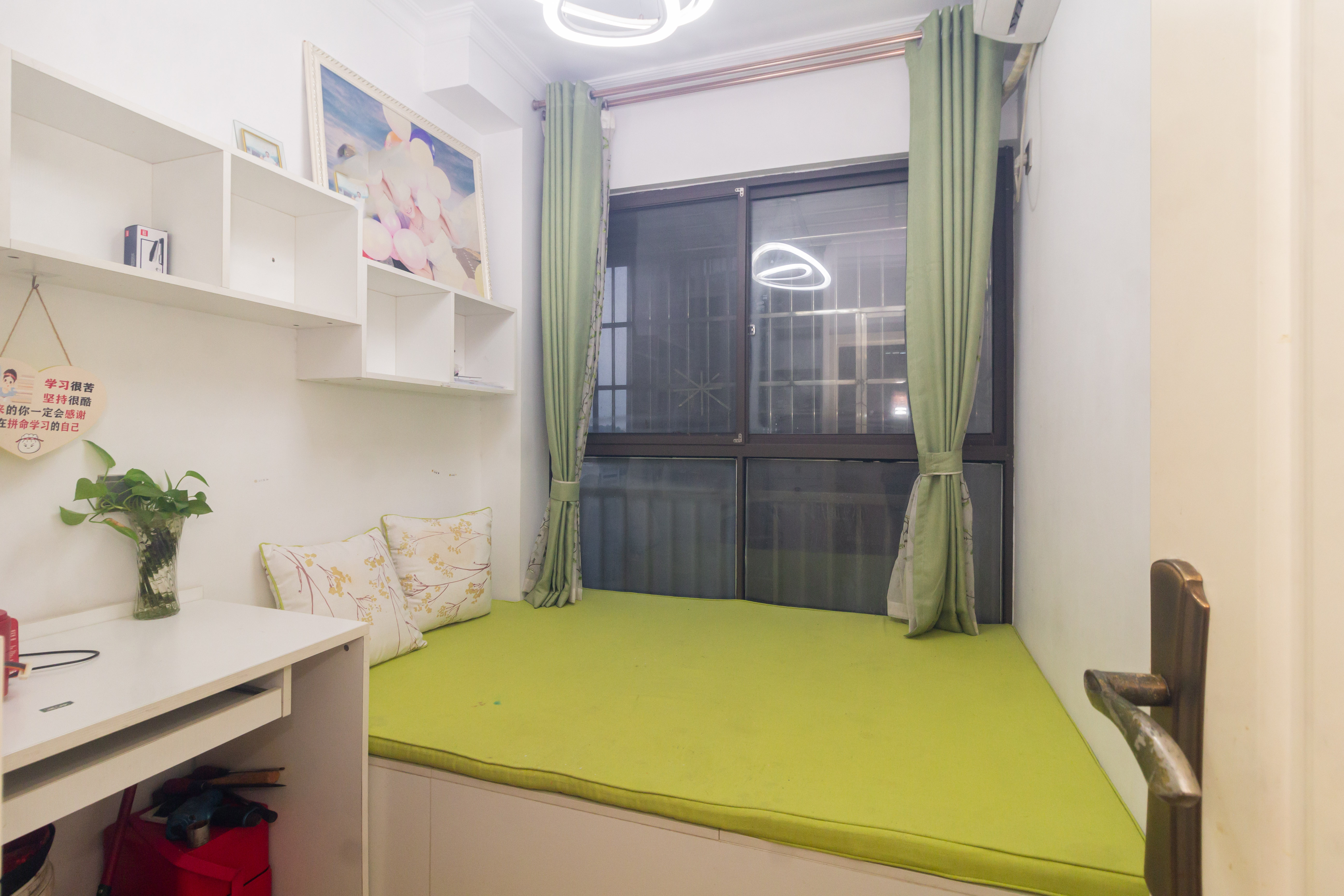 旭辉华庭 4室2厅2卫 87.8万 旭辉华庭 4室2厅2卫 87.8万卧室