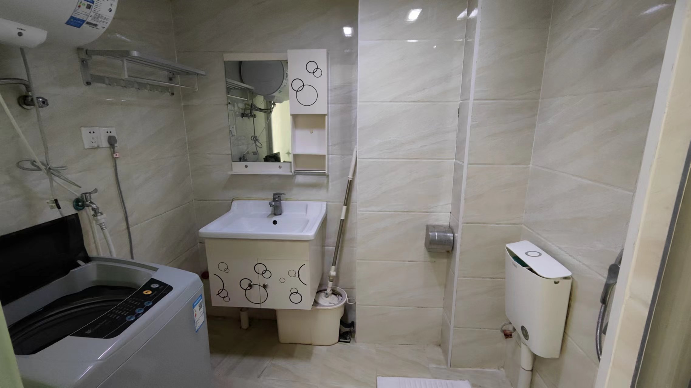 美的城三期  1室1厅1卫    16.8万 美的城三期  1室1厅1卫    16.8万室内图