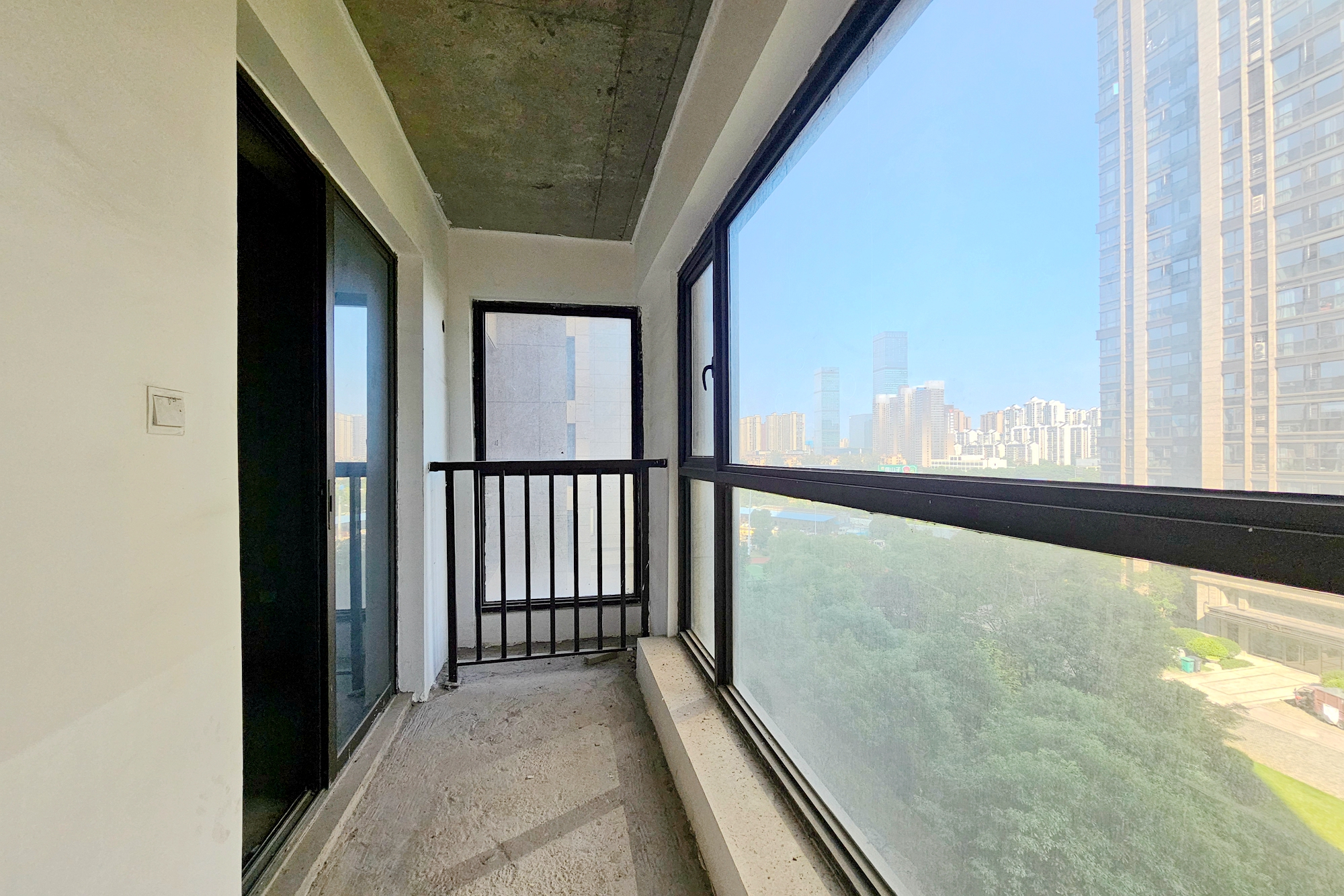 明昇壹城（明昇时代广场）二期  3室2厅2卫   162.00万阳台
