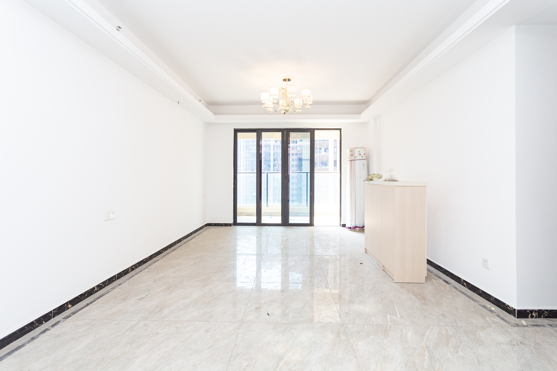 万润滨江天著 3室2厅2卫 139.8万 万润滨江天著 3室2厅2卫 139.8万客厅