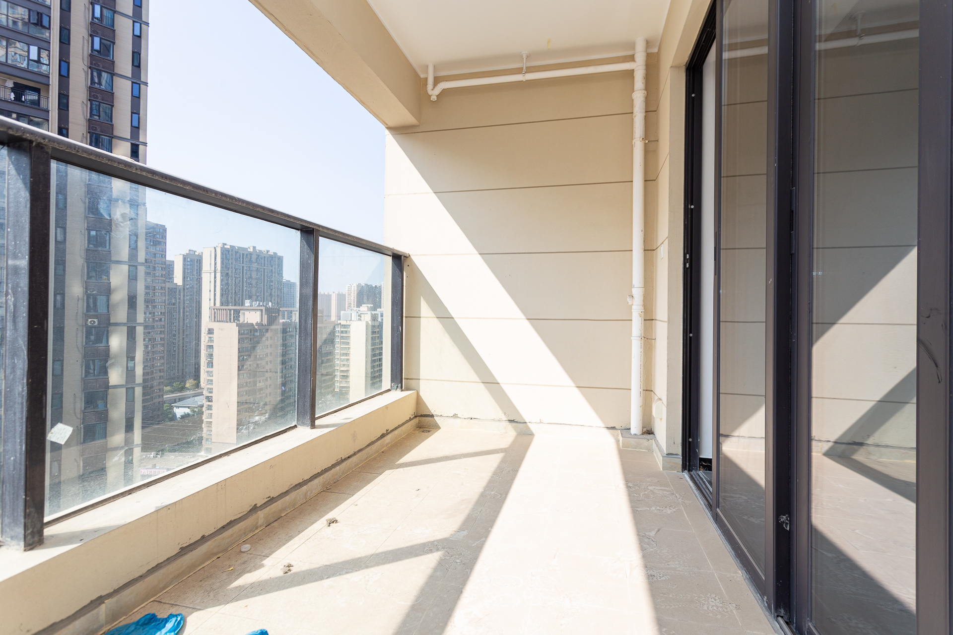 万润滨江天著 3室2厅2卫 139.8万 万润滨江天著 3室2厅2卫 139.8万阳台