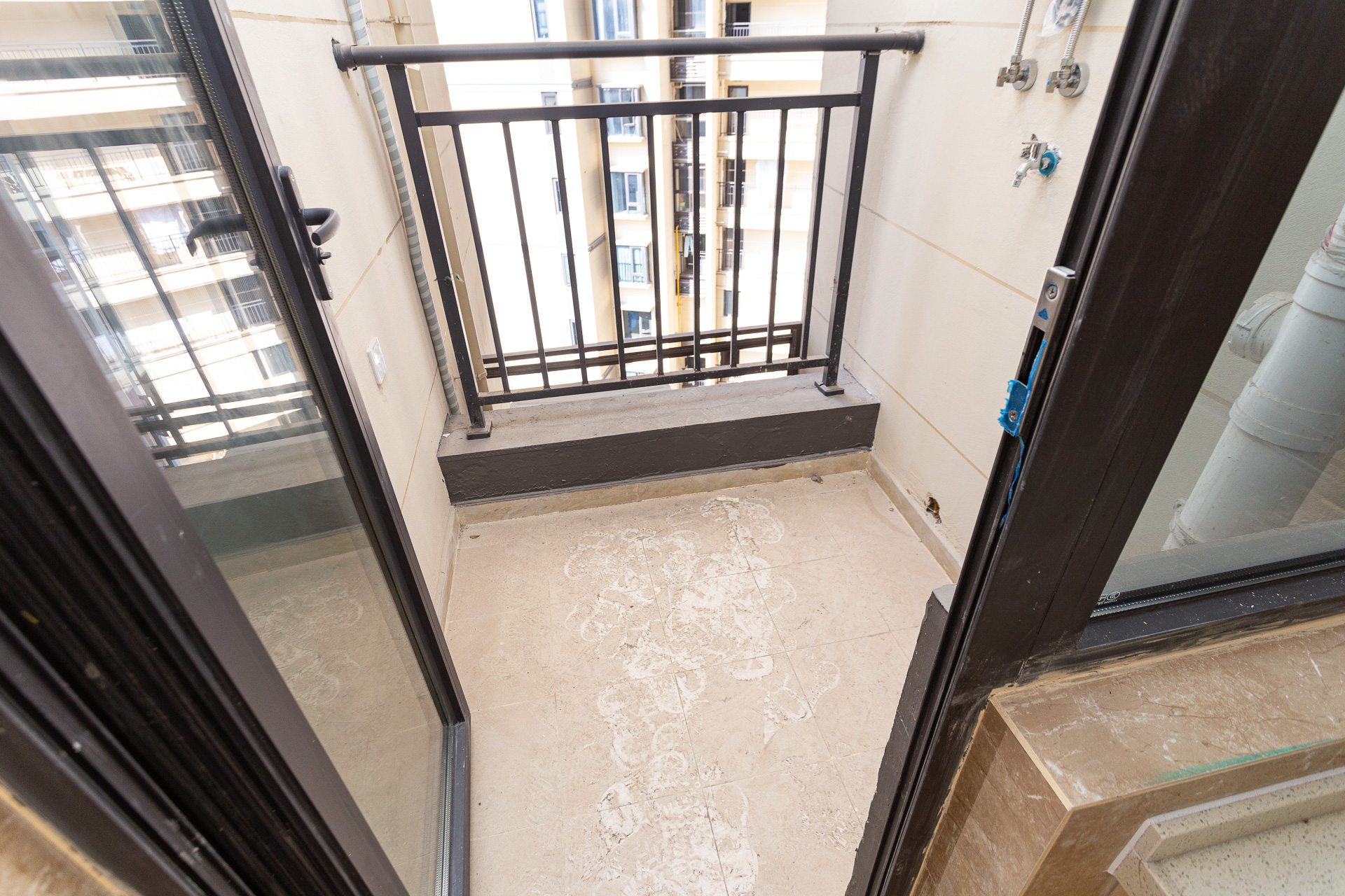 万润滨江天著 3室2厅2卫 139.8万 万润滨江天著 3室2厅2卫 139.8万阳台