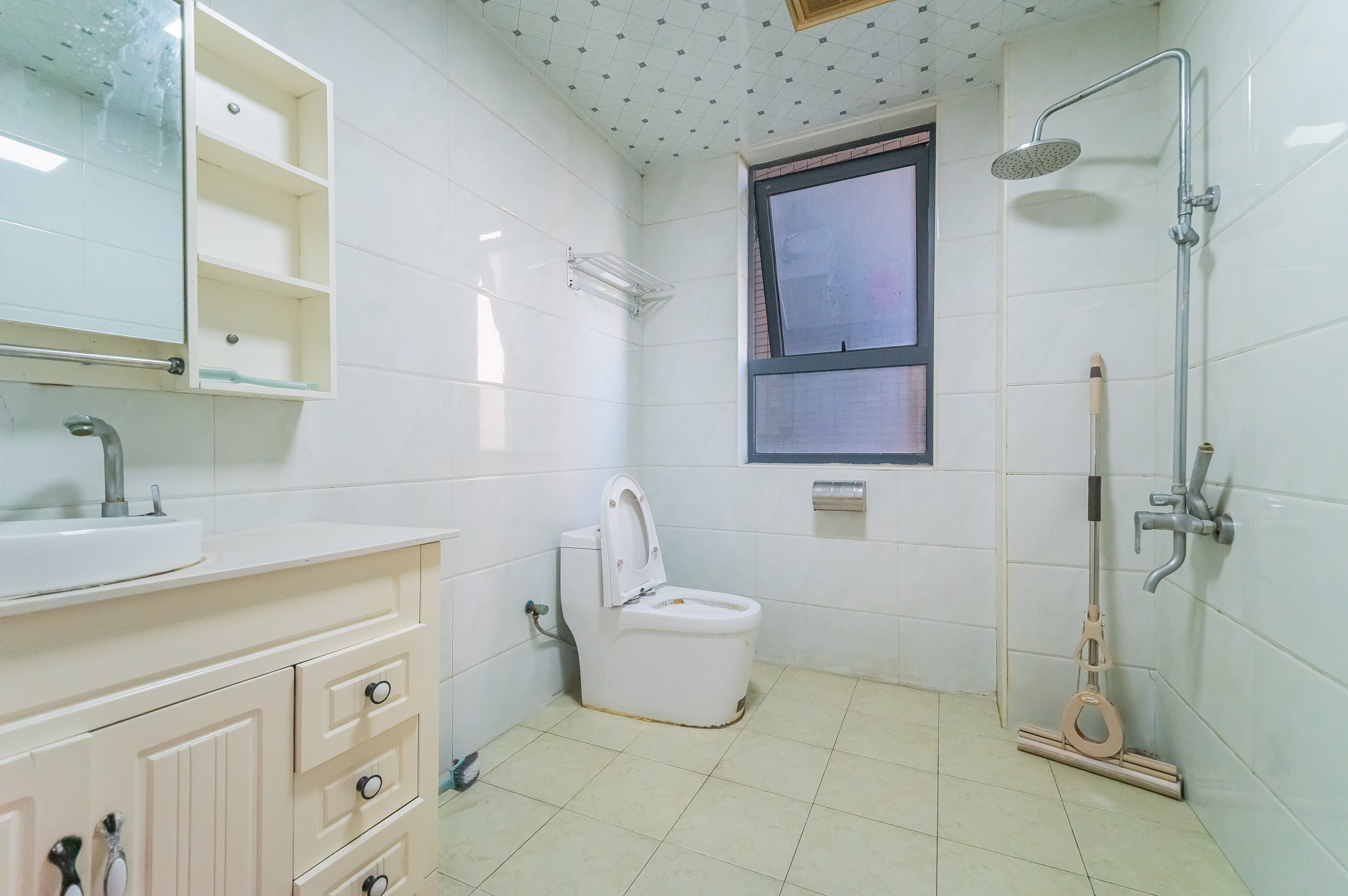 恒基凯旋门三期 4室2厅2卫 119.8万 恒基凯旋门三期 4室2厅2卫 119.8万卫生间