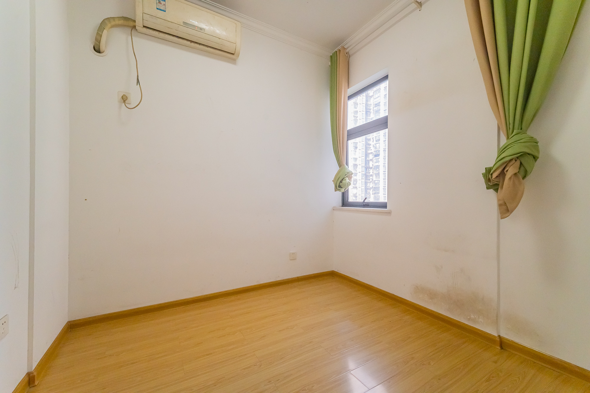 恒基凯旋门三期 4室2厅2卫 119.8万 恒基凯旋门三期 4室2厅2卫 119.8万卧室