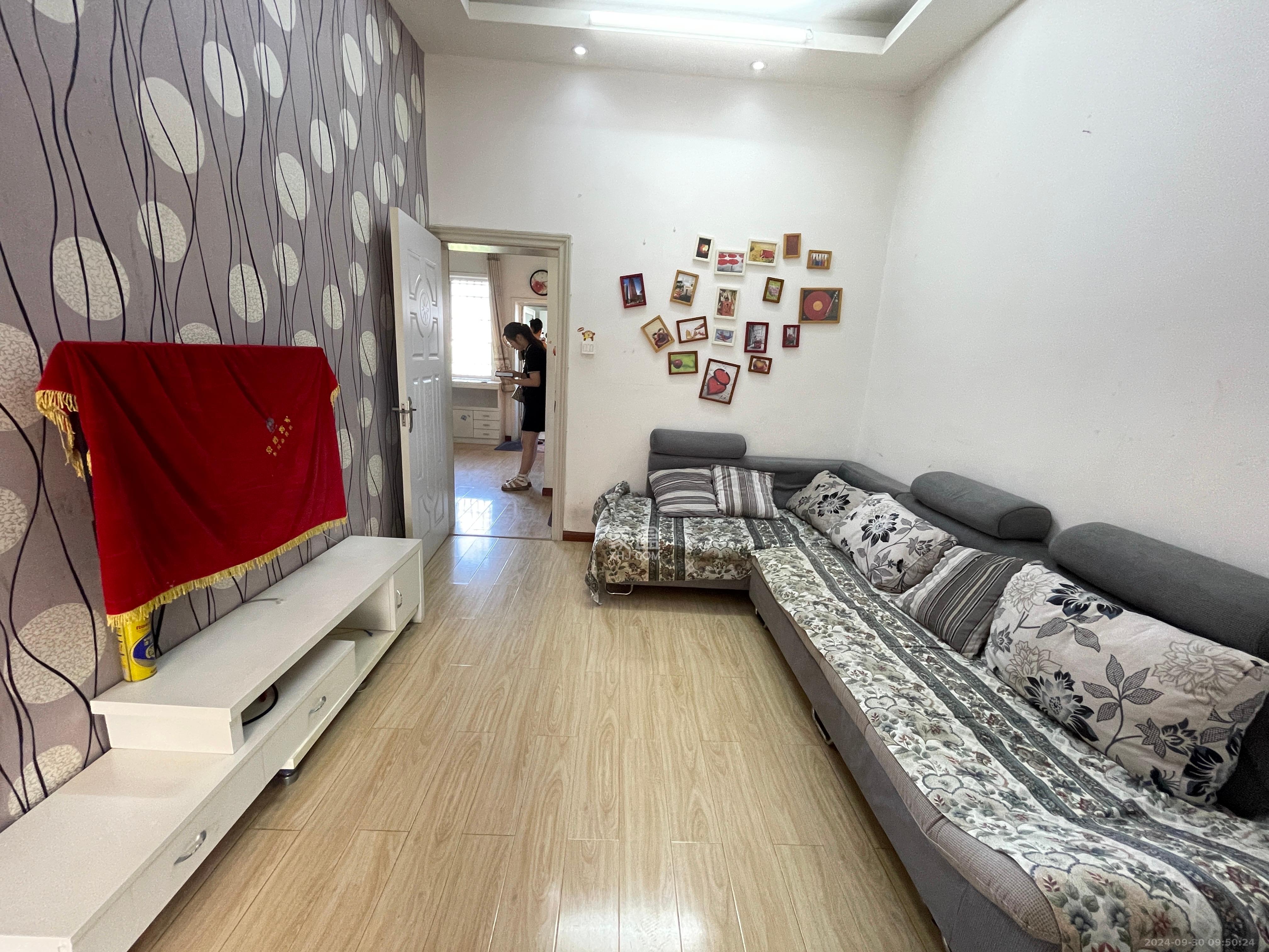 三印宿舍 3室1厅1卫 1400.0元/月 三印宿舍 3室1厅1卫 1400.0元/月室内图