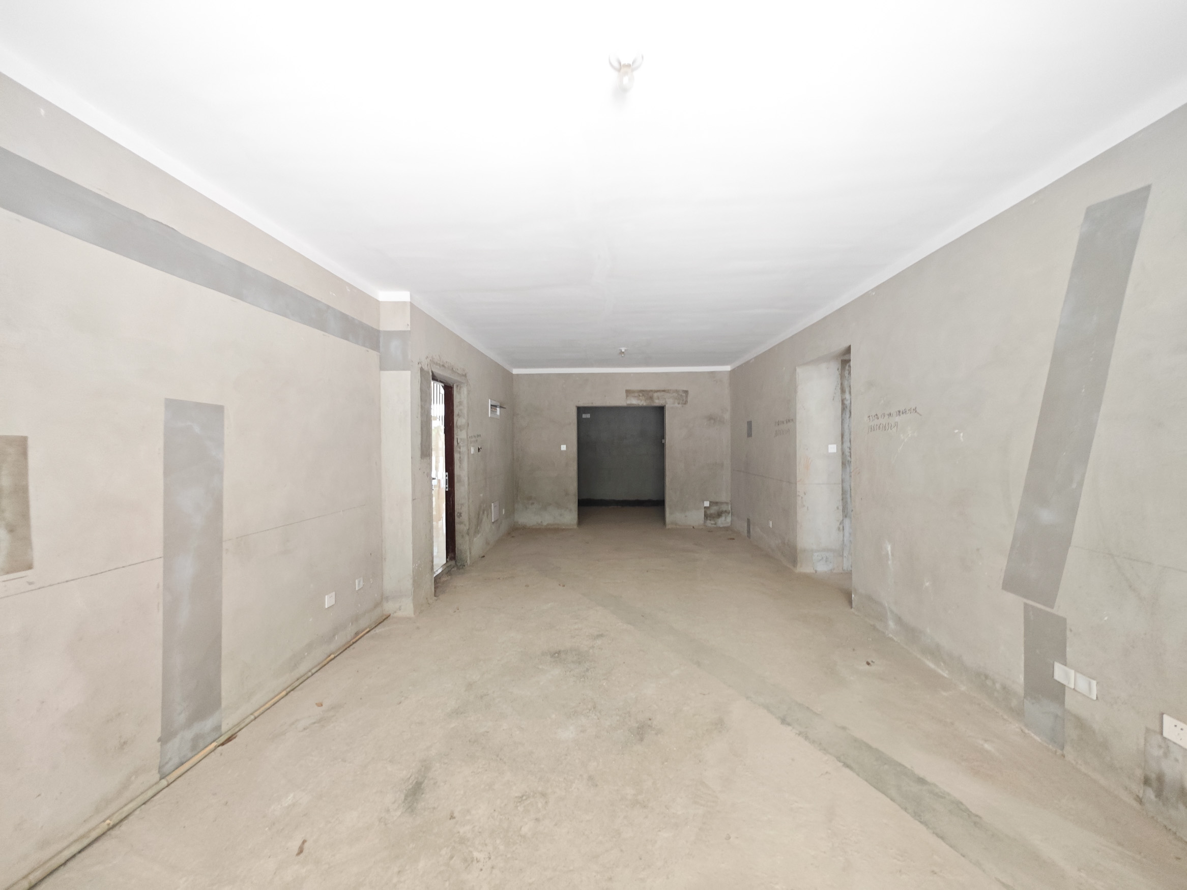 保利城(中航城国际社区、郡原美村) 4室2厅2卫 188.0万 保利城(中航城国际社区、郡原美村) 4室2厅2卫 188.0万客厅