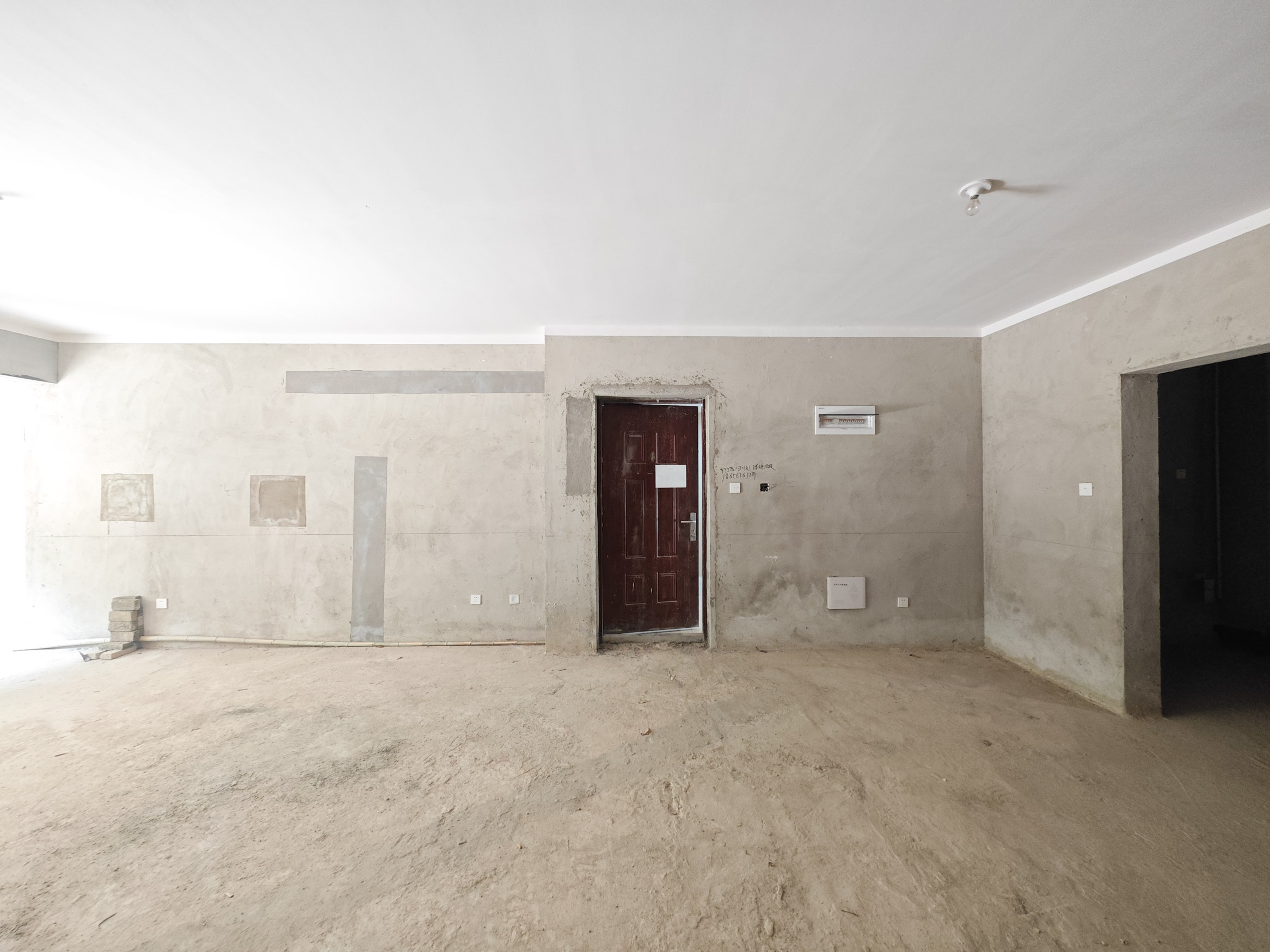 保利城(中航城国际社区、郡原美村) 4室2厅2卫 188.0万 保利城(中航城国际社区、郡原美村) 4室2厅2卫 188.0万客厅