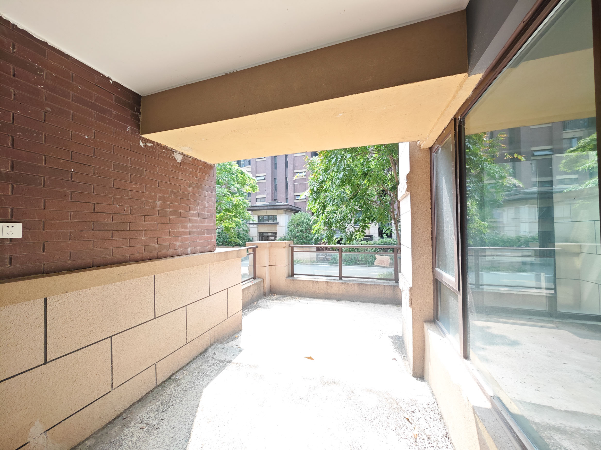 保利城(中航城国际社区、郡原美村) 4室2厅2卫 188.0万 保利城(中航城国际社区、郡原美村) 4室2厅2卫 188.0万阳台