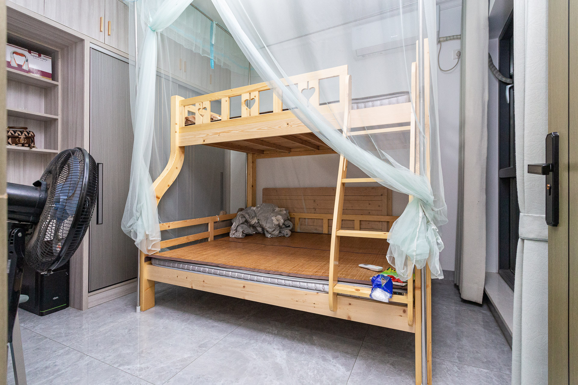 勤诚达境界城  4室2厅2卫    120.0万 勤诚达境界城  4室2厅2卫    120.0万卧室