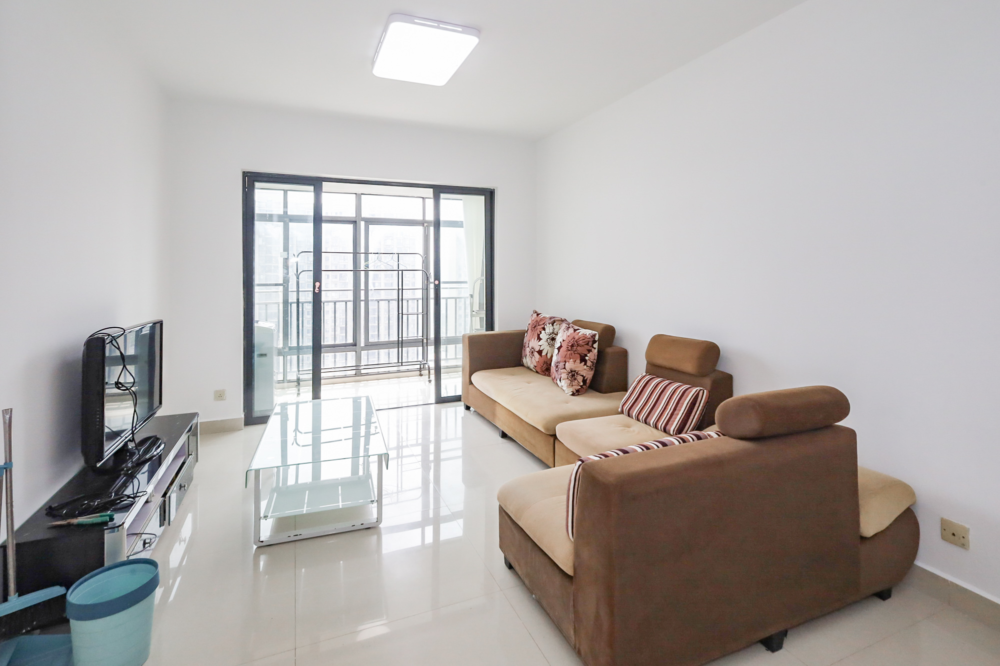 钰龙天下一期 2室2厅1卫 190.0万 钰龙天下一期 2室2厅1卫 190.0万客厅