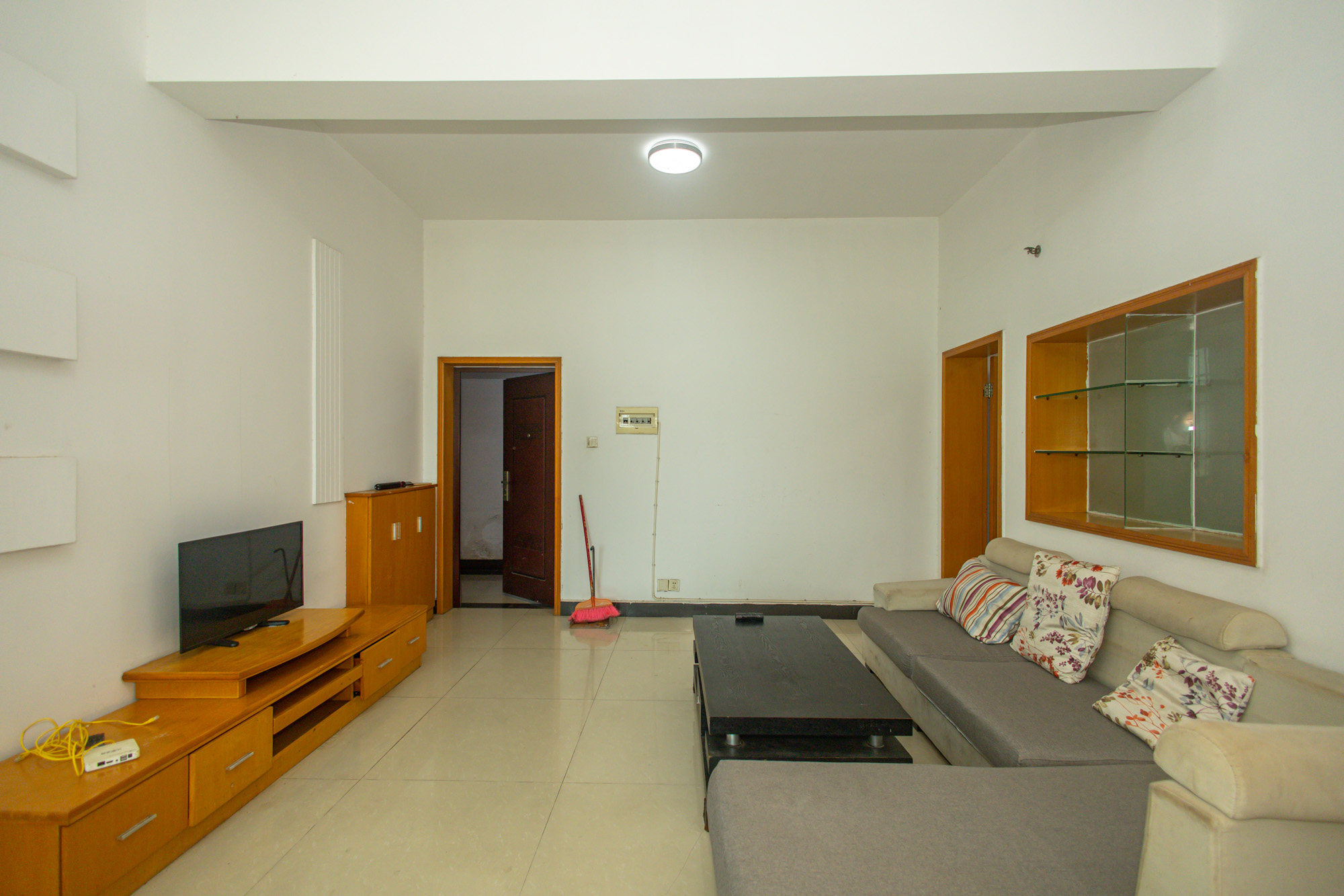 四季如春酒店(原名鑫元大酒店) 1室2厅1卫 43.8万 四季如春酒店(原名鑫元大酒店) 1室2厅1卫 43.8万客厅