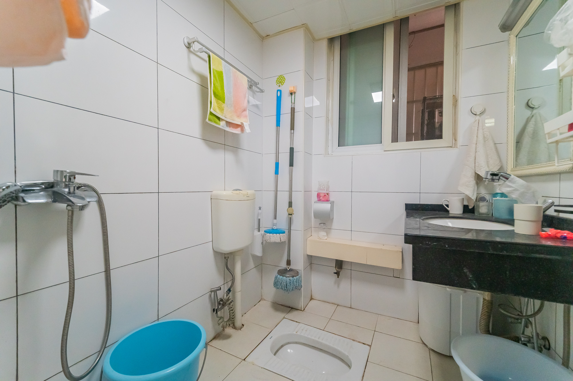 彩都公寓  2室2厅1卫    52.0万 彩都公寓  2室2厅1卫    52.0万卫生间