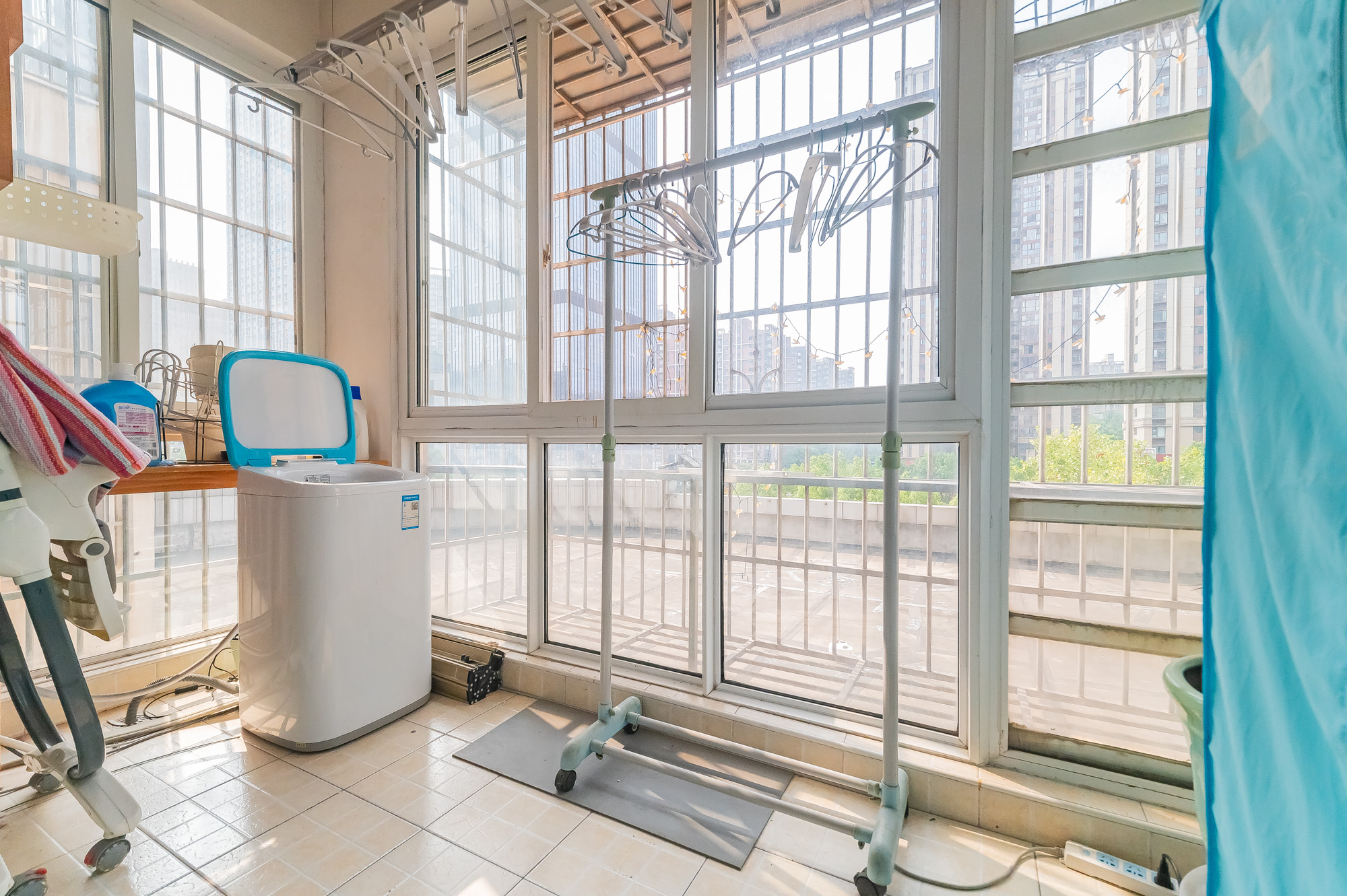 彩都公寓  2室2厅1卫    52.0万 彩都公寓  2室2厅1卫    52.0万阳台