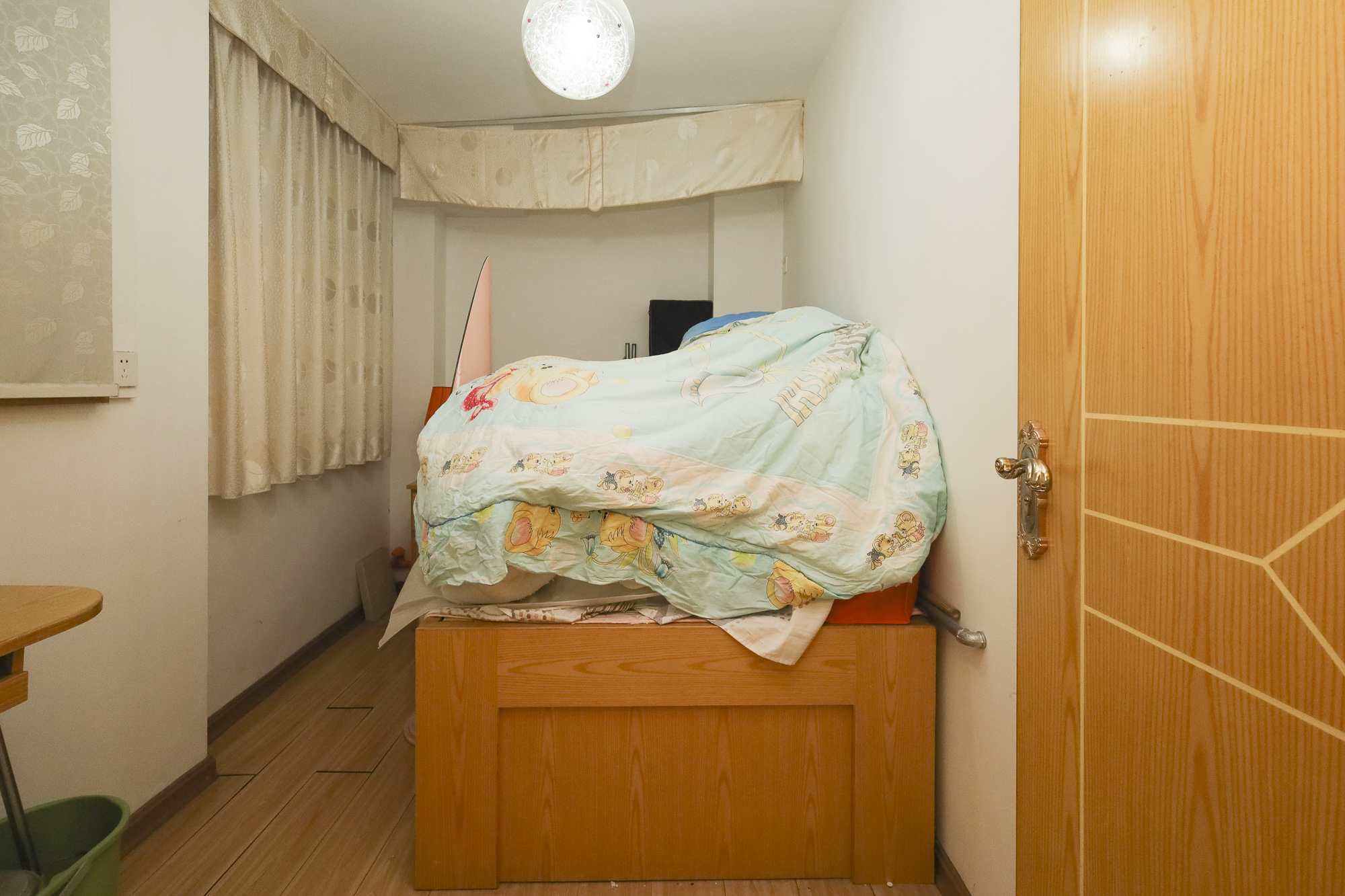 秀峰商贸城  3室2厅1卫   76.00万卧室