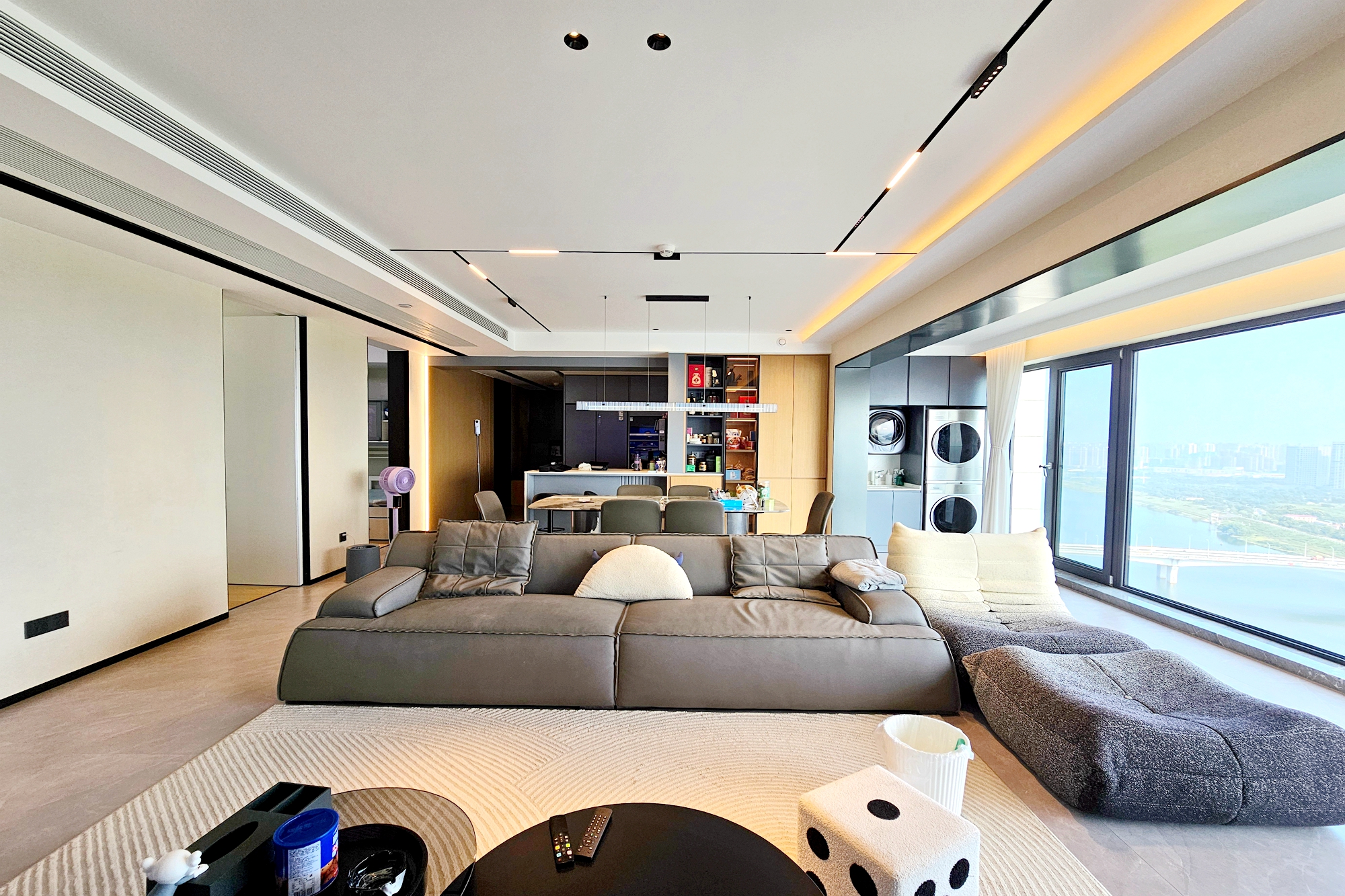 阳光城尚东湾凌云府 4室2厅3卫 242.0万 阳光城尚东湾凌云府 4室2厅3卫 242.0万客厅