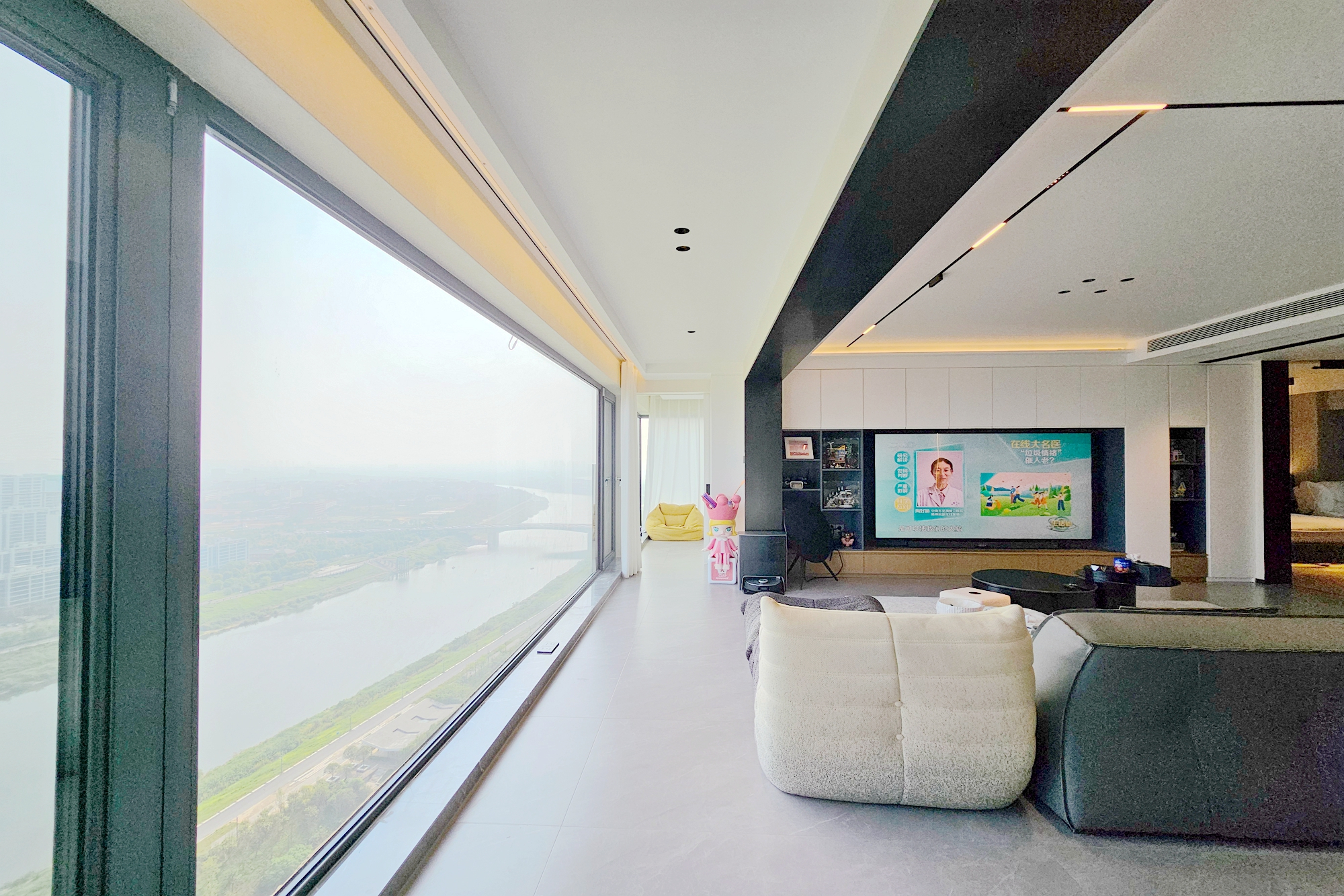 阳光城尚东湾凌云府 4室2厅3卫 242.0万 阳光城尚东湾凌云府 4室2厅3卫 242.0万阳台