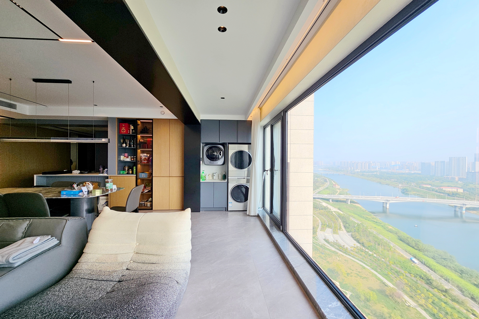 阳光城尚东湾凌云府 4室2厅3卫 242.0万 阳光城尚东湾凌云府 4室2厅3卫 242.0万阳台