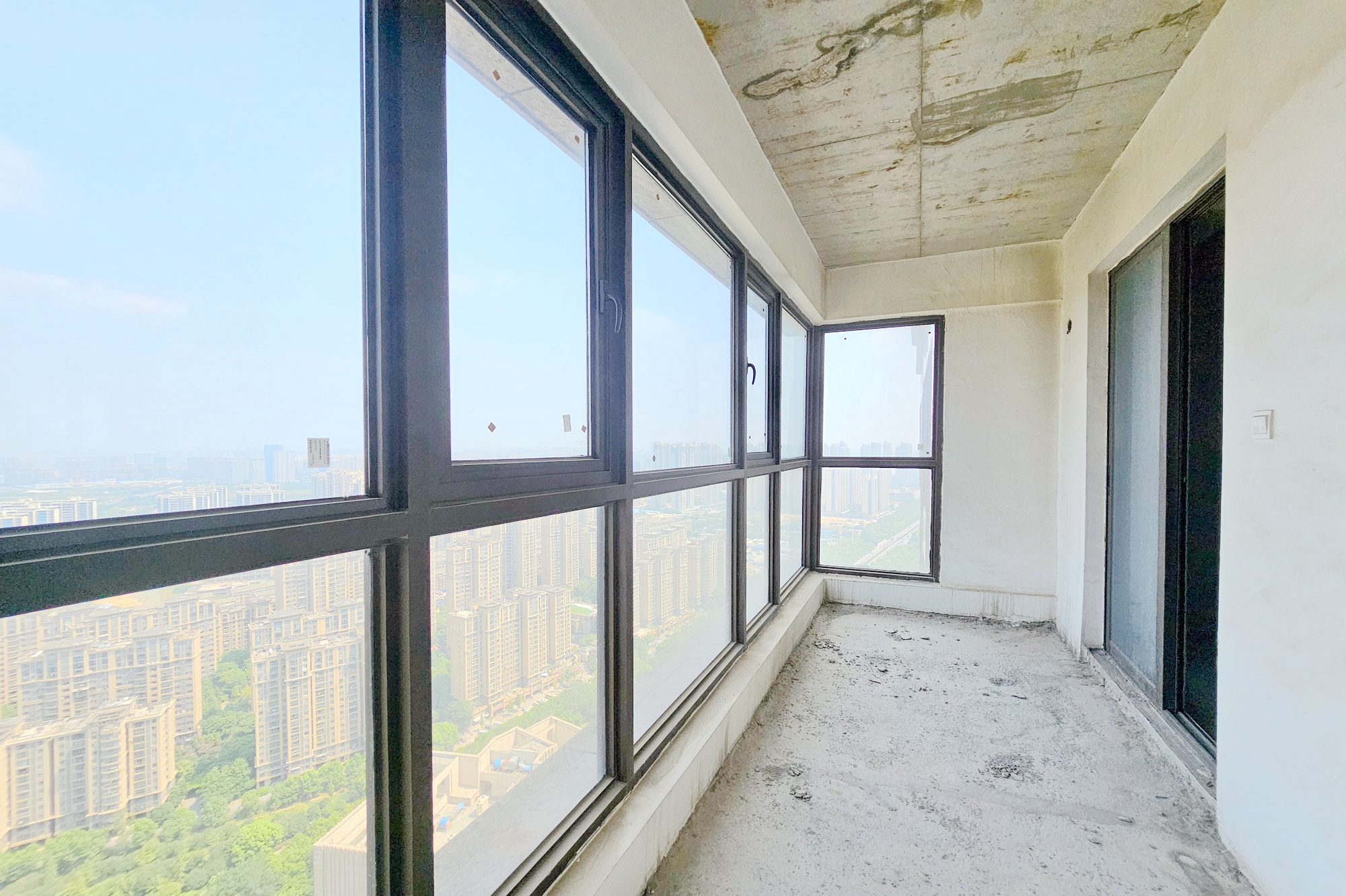 明昇壹城（明昇时代广场）二期  4室2厅3卫   200.00万阳台