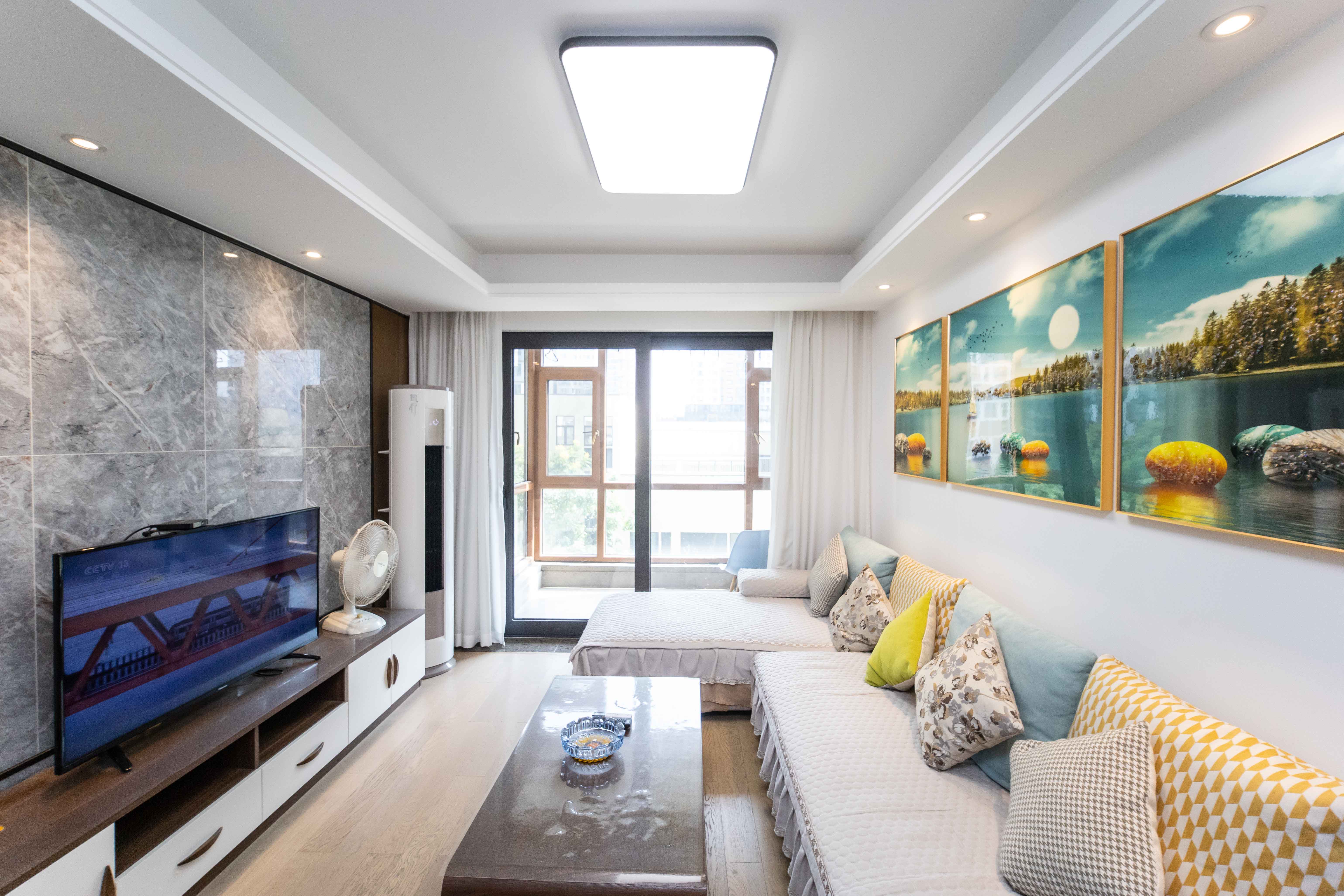 万科金域蓝湾 3室2厅2卫 155.0万 万科金域蓝湾 3室2厅2卫 155.0万客厅