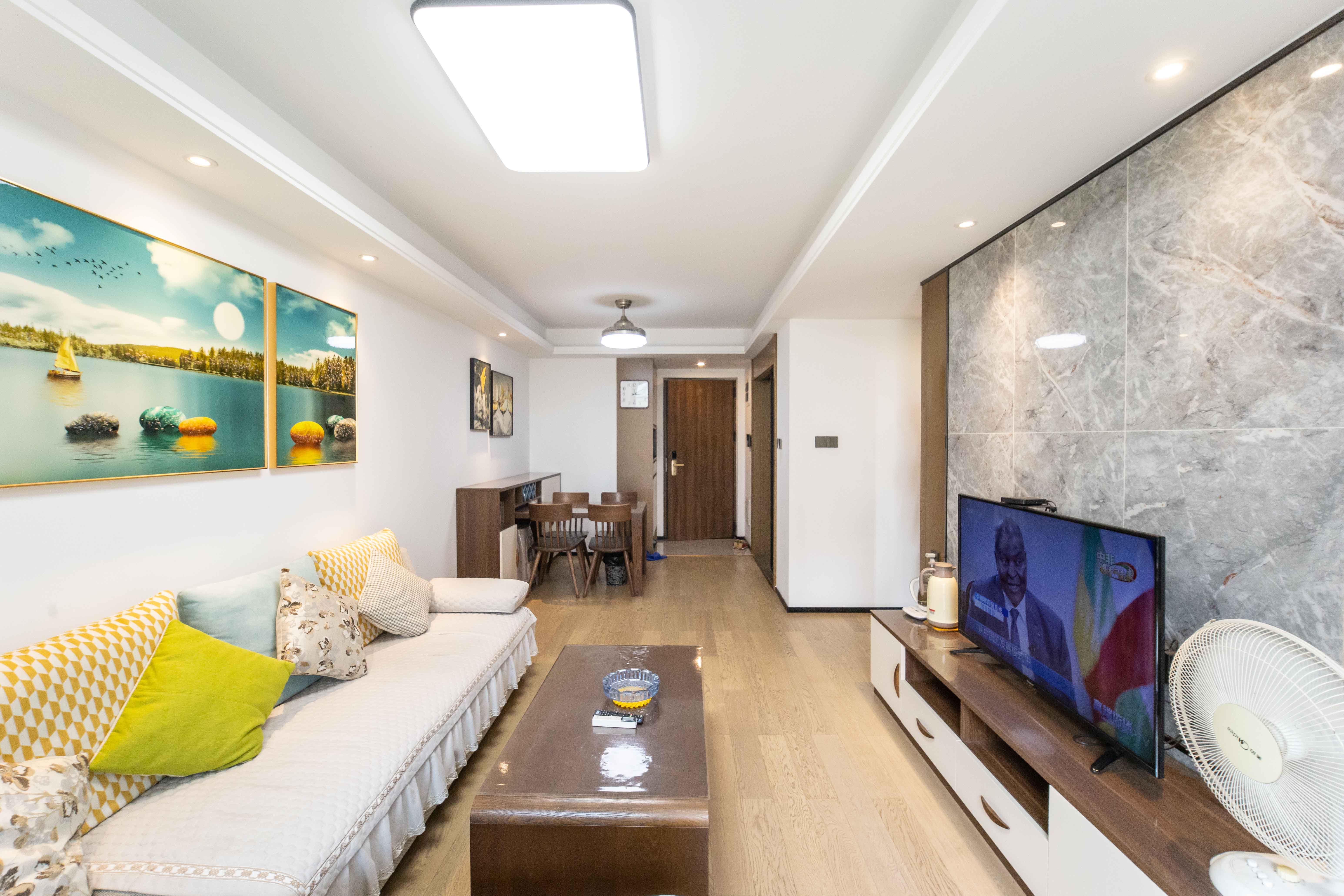 万科金域蓝湾 3室2厅2卫 155.0万 万科金域蓝湾 3室2厅2卫 155.0万客厅