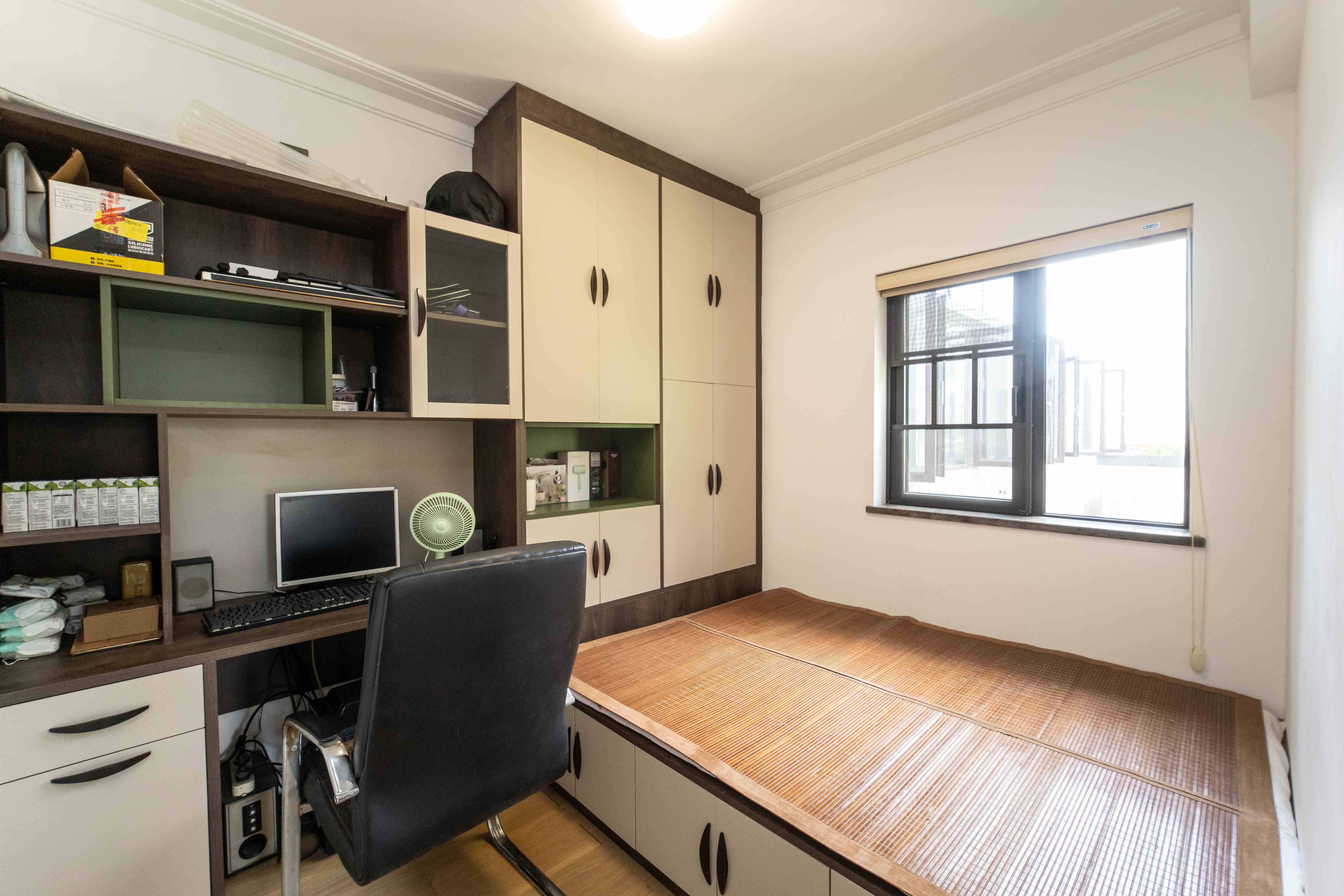 万科金域蓝湾 3室2厅2卫 155.0万 万科金域蓝湾 3室2厅2卫 155.0万卧室