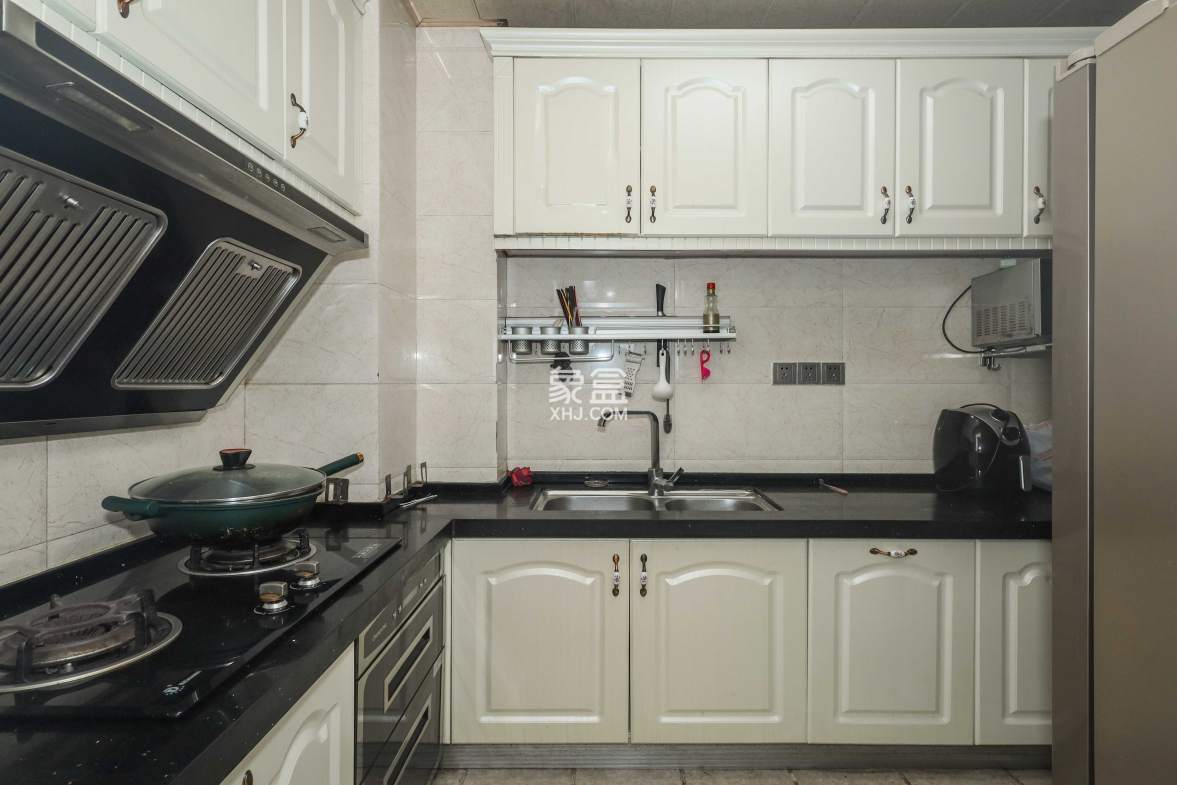 保利麓谷林语E区  3室2厅2卫    95.0万 保利麓谷林语E区  3室2厅2卫    95.0万厨房