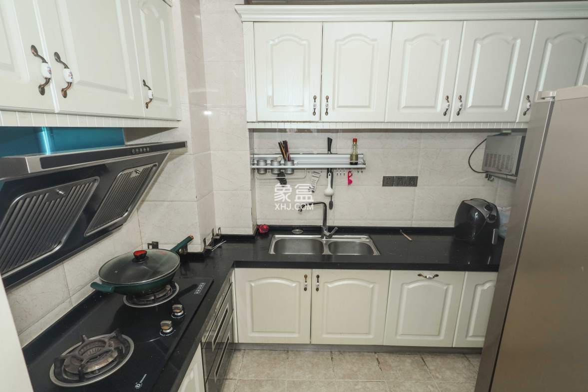 保利麓谷林语E区  3室2厅2卫    95.0万 保利麓谷林语E区  3室2厅2卫    95.0万厨房