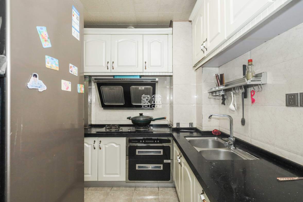 保利麓谷林语E区  3室2厅2卫    95.0万 保利麓谷林语E区  3室2厅2卫    95.0万厨房