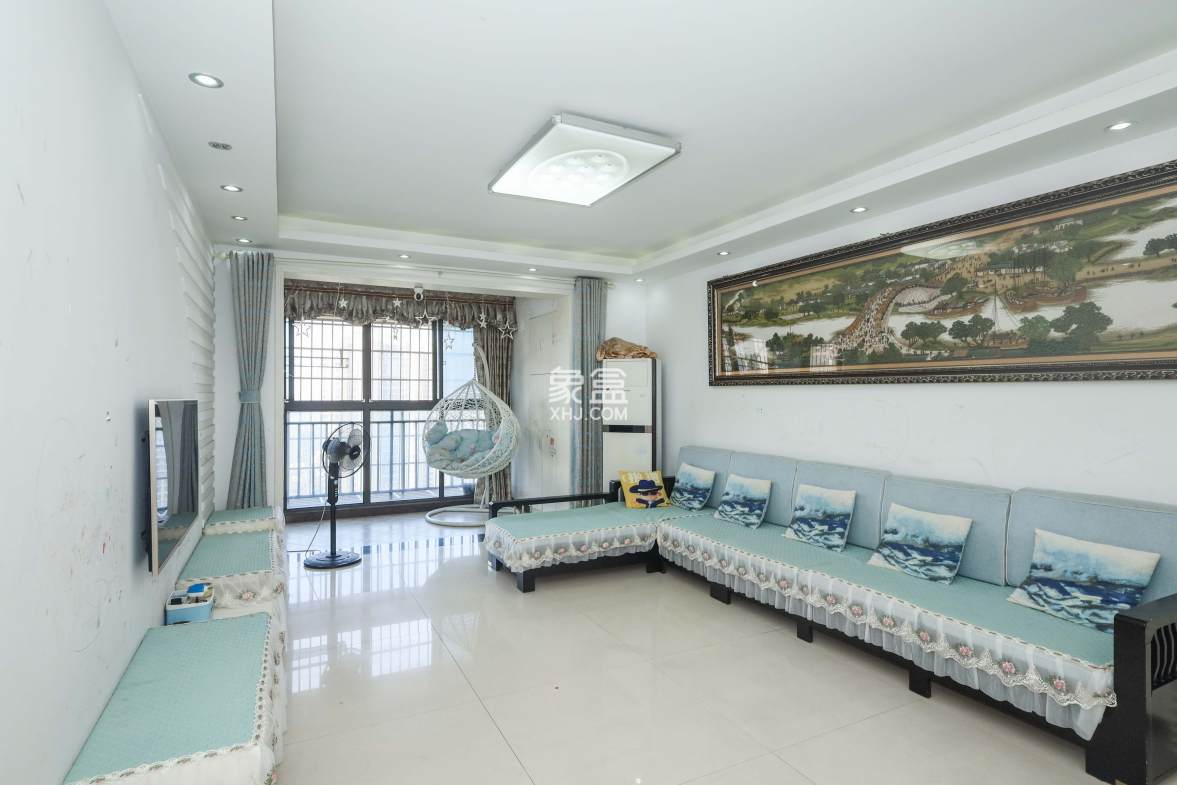 保利麓谷林语E区  3室2厅2卫    95.0万 保利麓谷林语E区  3室2厅2卫    95.0万客厅