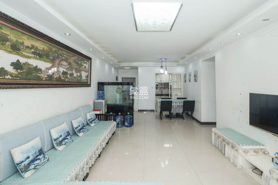 保利麓谷林语E区  3室2厅2卫    95.0万 保利麓谷林语E区  3室2厅2卫    95.0万客厅