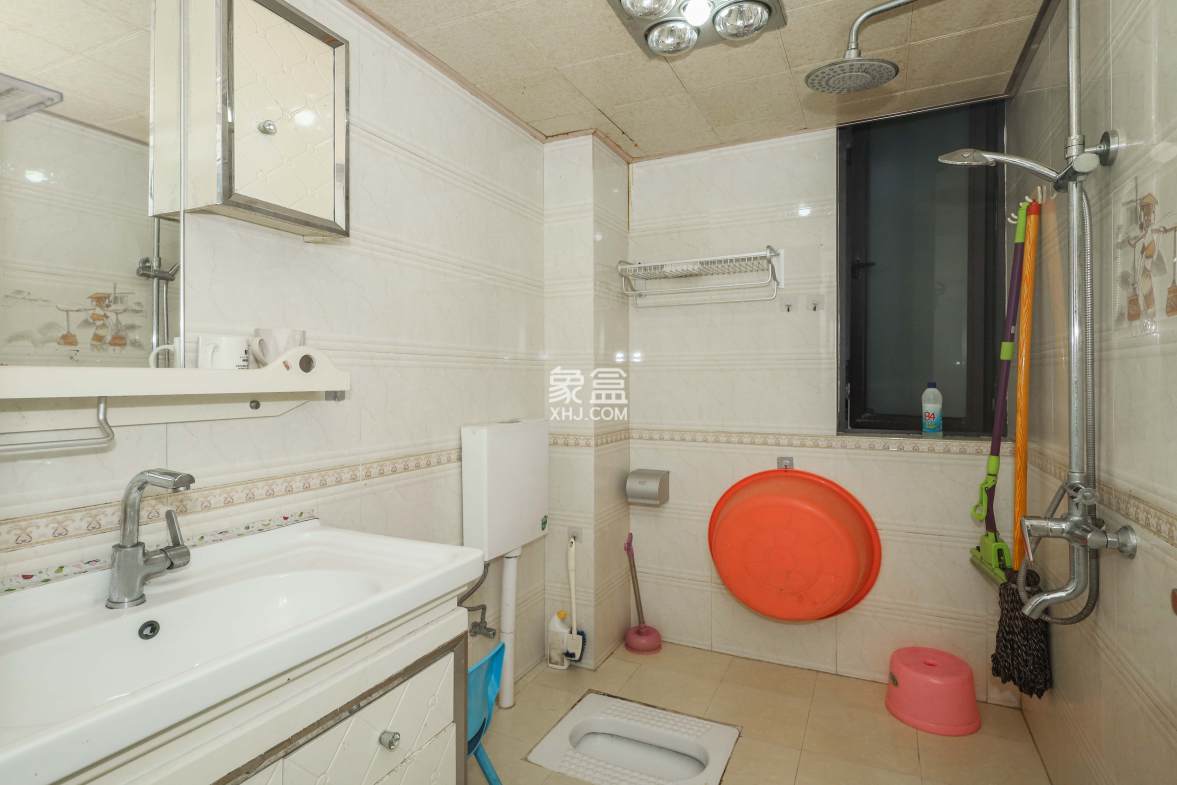 保利麓谷林语E区  3室2厅2卫    95.0万 保利麓谷林语E区  3室2厅2卫    95.0万卫生间