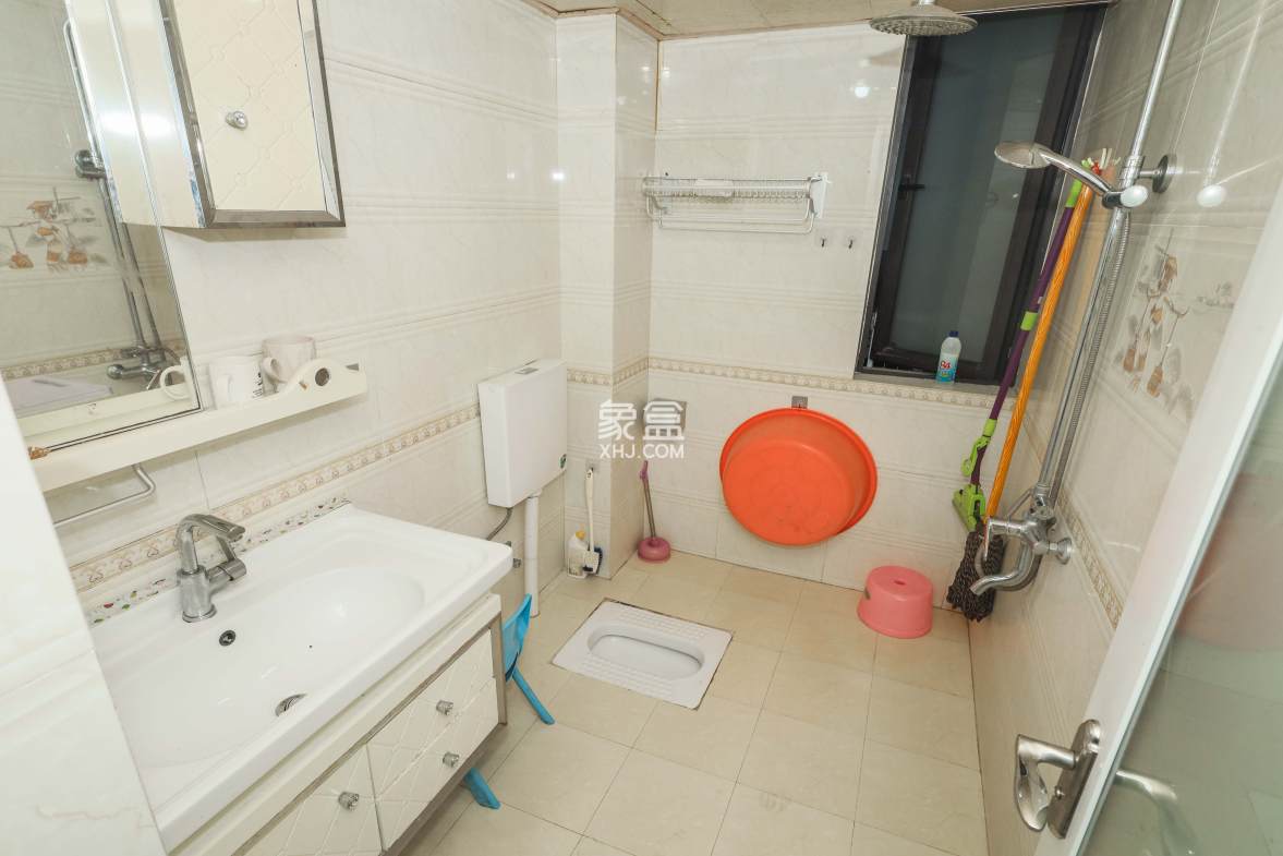 保利麓谷林语E区  3室2厅2卫    95.0万 保利麓谷林语E区  3室2厅2卫    95.0万卫生间