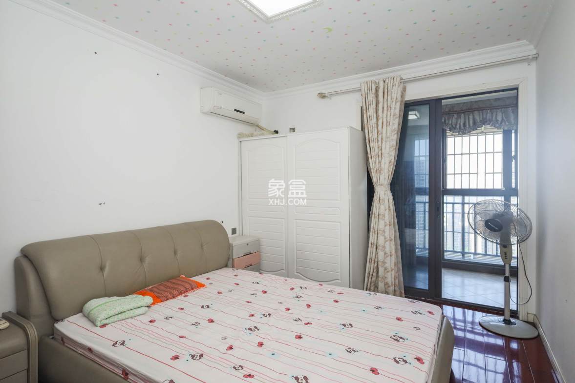 保利麓谷林语E区  3室2厅2卫    95.0万 保利麓谷林语E区  3室2厅2卫    95.0万卧室