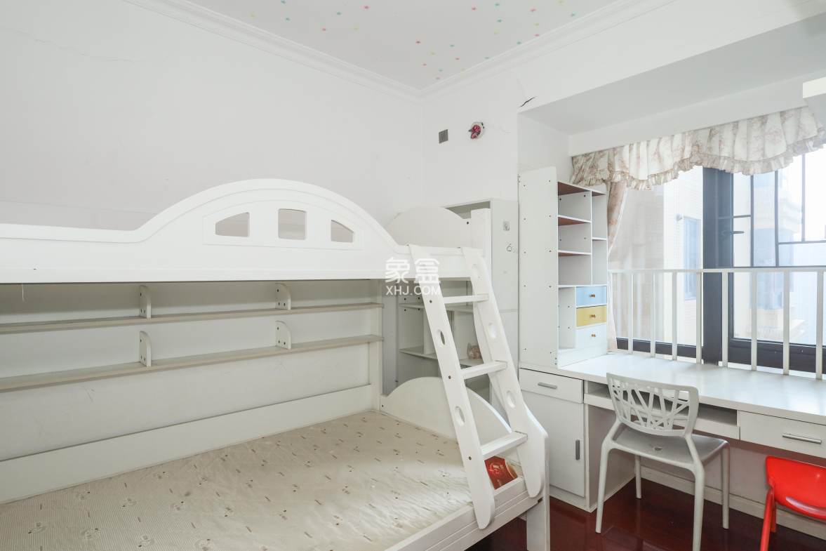 保利麓谷林语E区  3室2厅2卫    95.0万 保利麓谷林语E区  3室2厅2卫    95.0万卧室