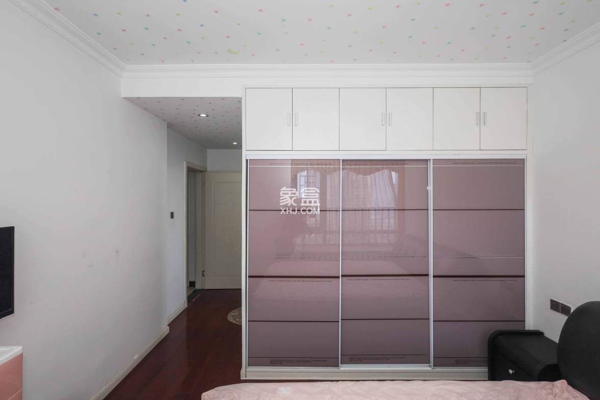 保利麓谷林语E区  3室2厅2卫    95.0万 保利麓谷林语E区  3室2厅2卫    95.0万卧室