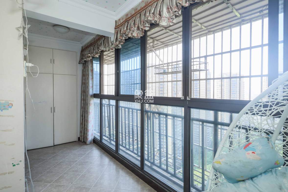 保利麓谷林语E区  3室2厅2卫    95.0万 保利麓谷林语E区  3室2厅2卫    95.0万阳台