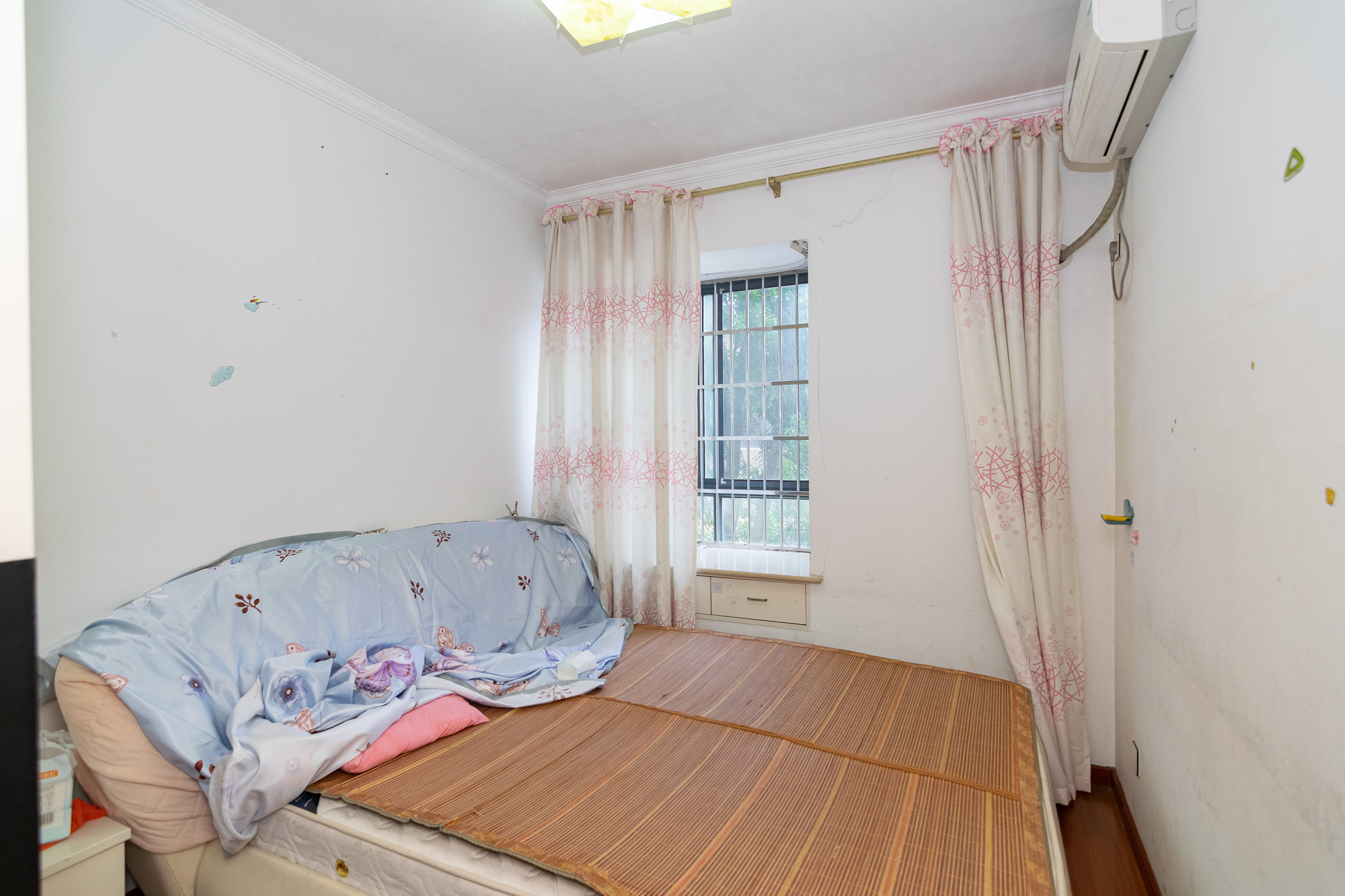 联诚国际城 3室2厅2卫 85.0万 联诚国际城 3室2厅2卫 85.0万卧室