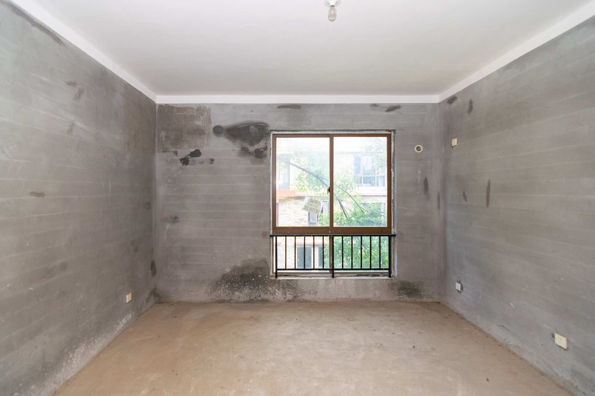 中新森林海  5室2厅3卫    235.0万 中新森林海  5室2厅3卫    235.0万卧室