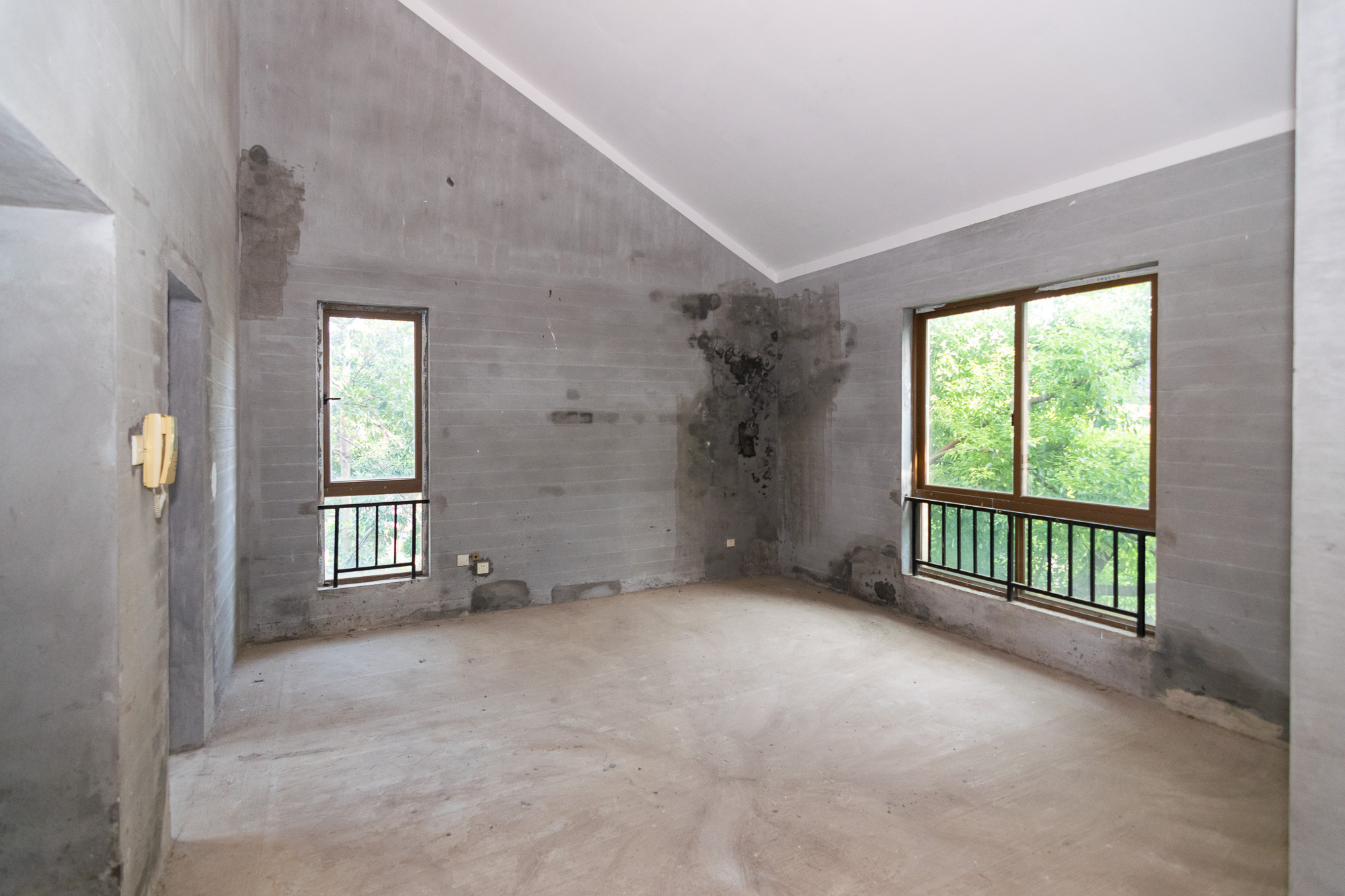 中新森林海  5室2厅3卫    235.0万 中新森林海  5室2厅3卫    235.0万卧室