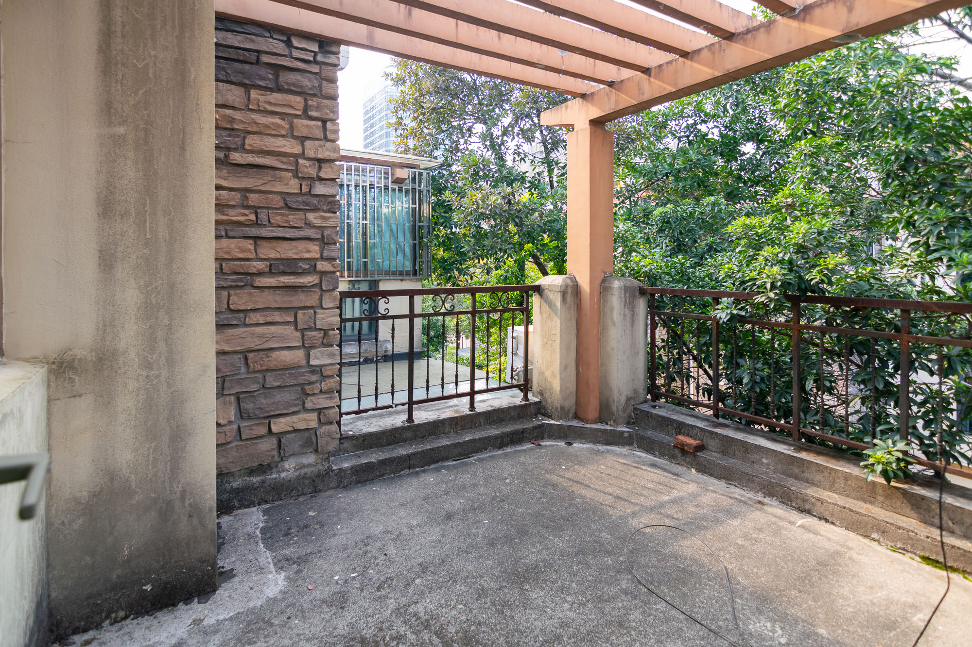 中新森林海  5室2厅3卫    235.0万 中新森林海  5室2厅3卫    235.0万阳台