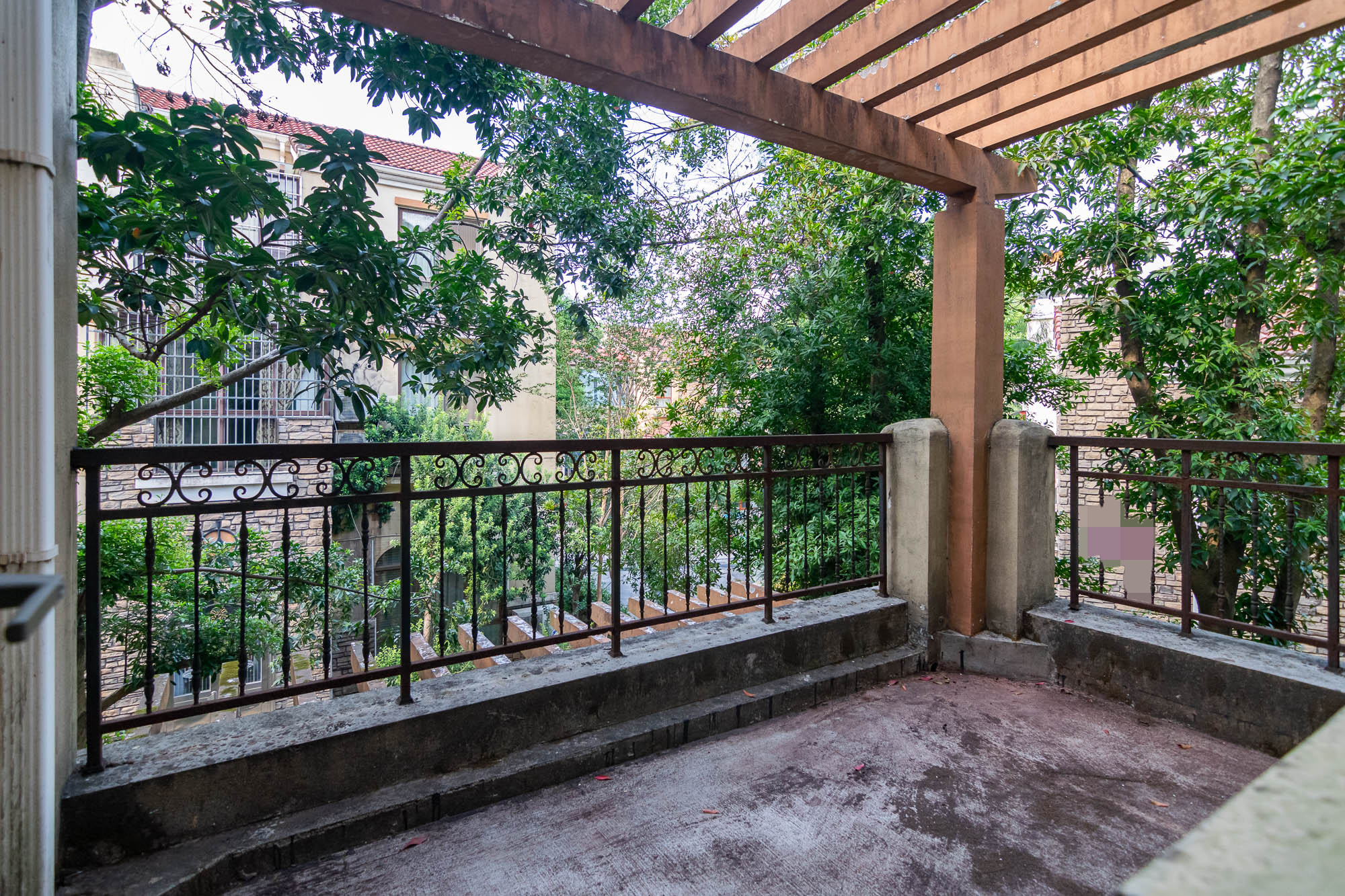 中新森林海  5室2厅3卫    235.0万 中新森林海  5室2厅3卫    235.0万阳台