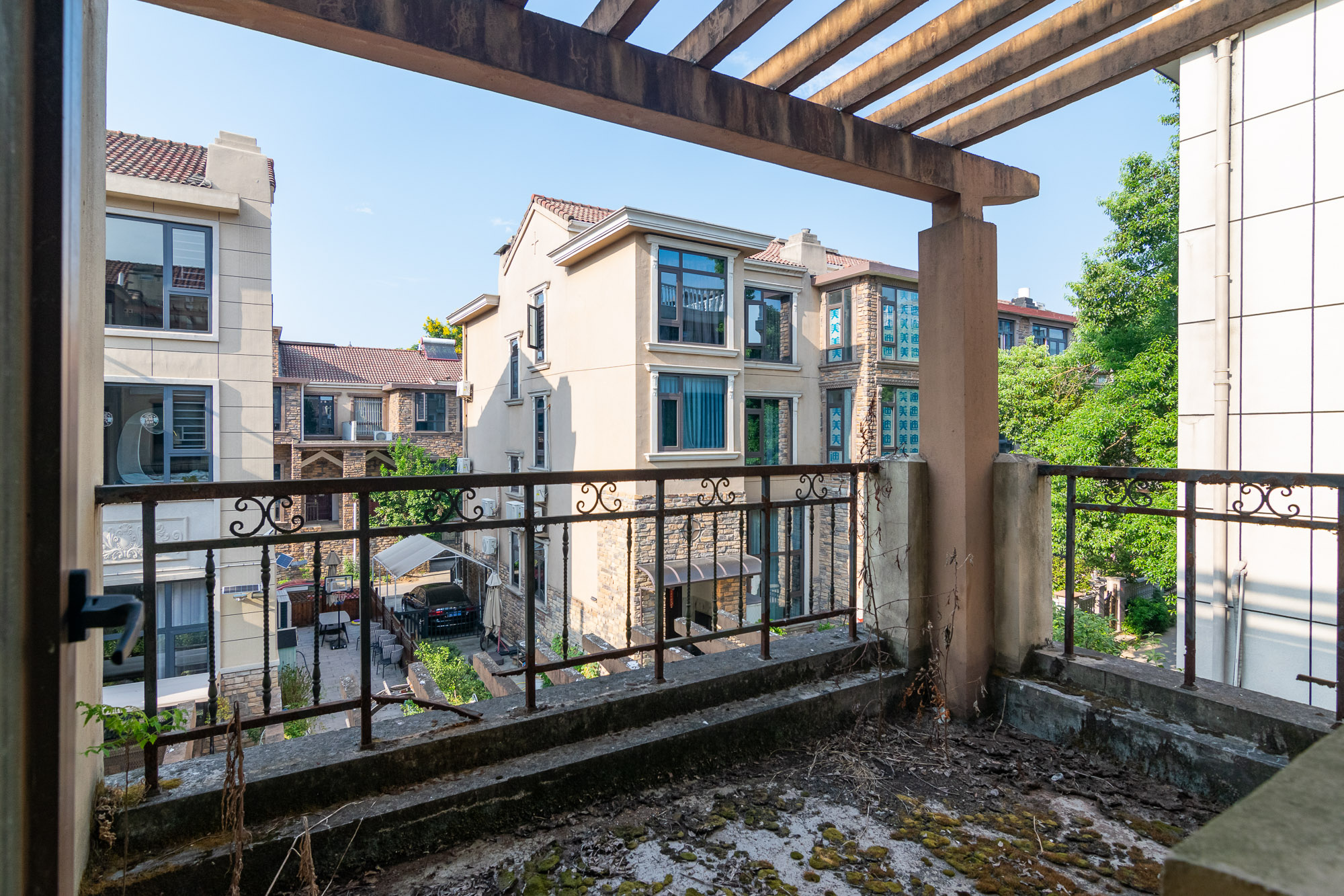 中新森林海  5室2厅3卫    230.0万 中新森林海  5室2厅3卫    230.0万阳台