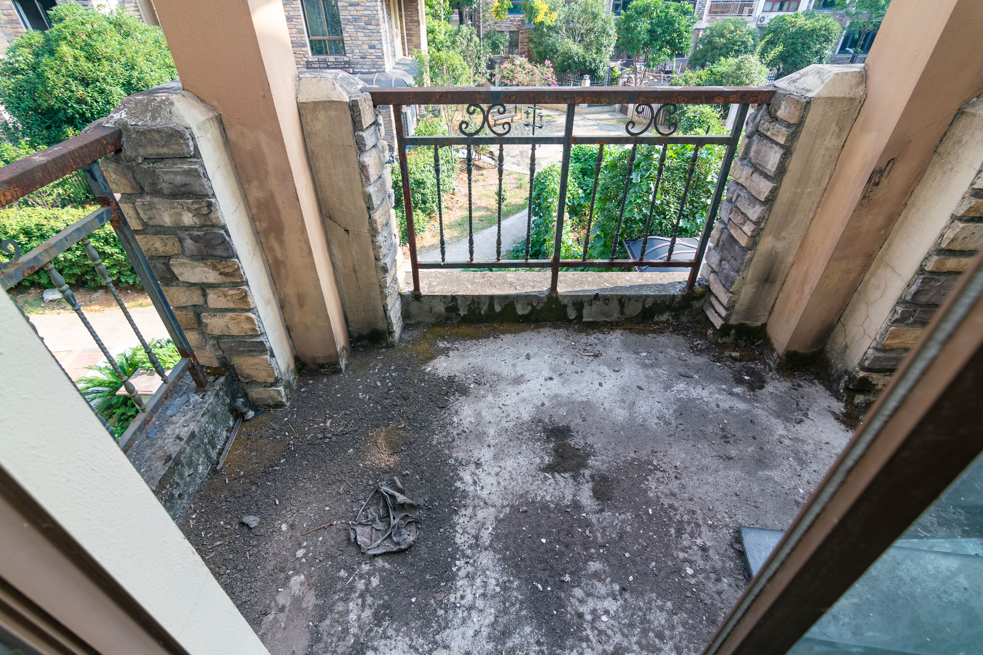 中新森林海  5室2厅3卫    230.0万 中新森林海  5室2厅3卫    230.0万阳台