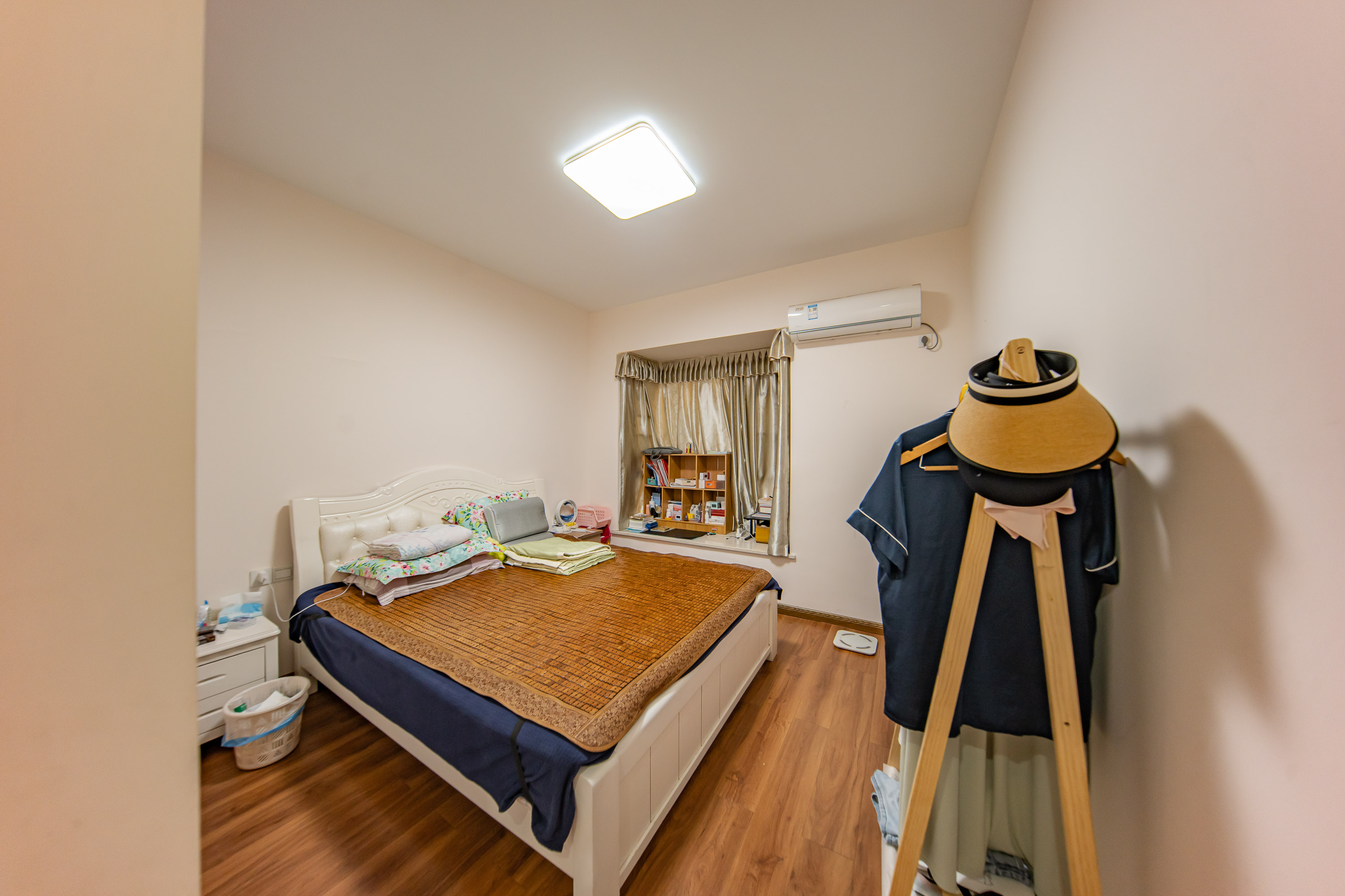江山帝景雅典  4室2厅2卫   115.00万卧室